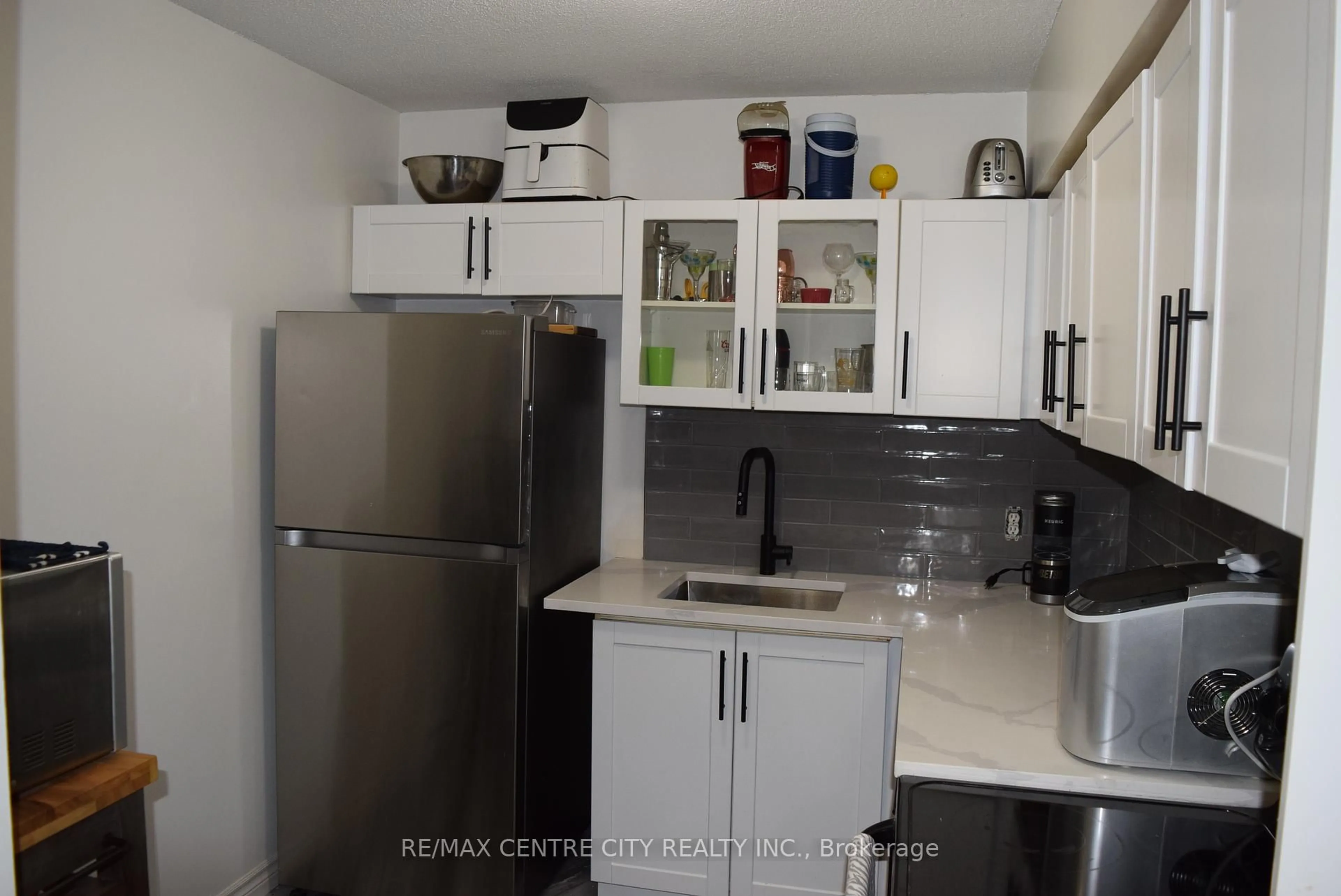 Standard kitchen, unknown for 5 Jacksway Cres #207, London North Ontario N5X 3T6