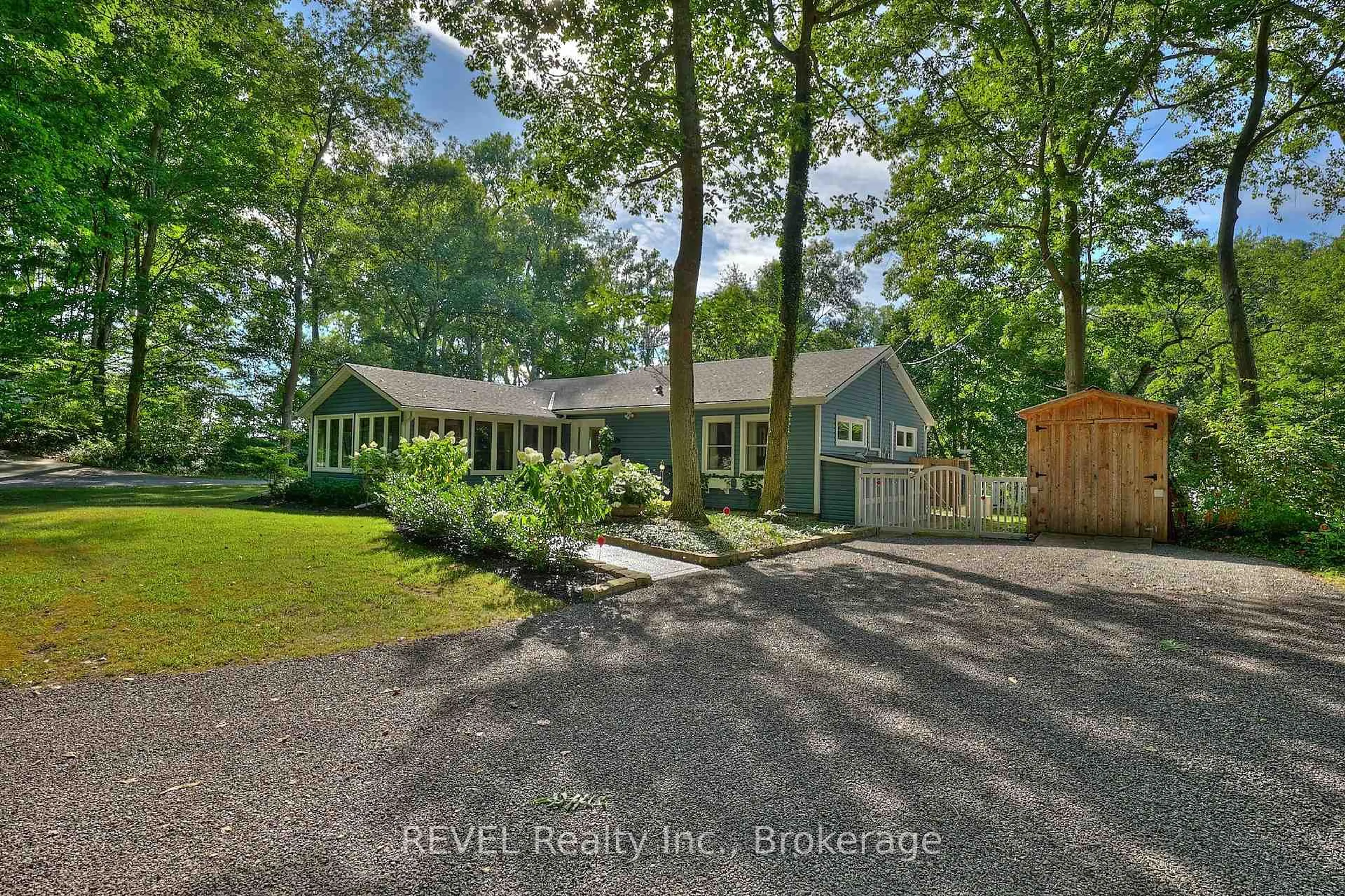 A pic from outside/outdoor area/front of a property/back of a property/a pic from drone, street for 2890 Colony Rd, Fort Erie Ontario L0S 1N0