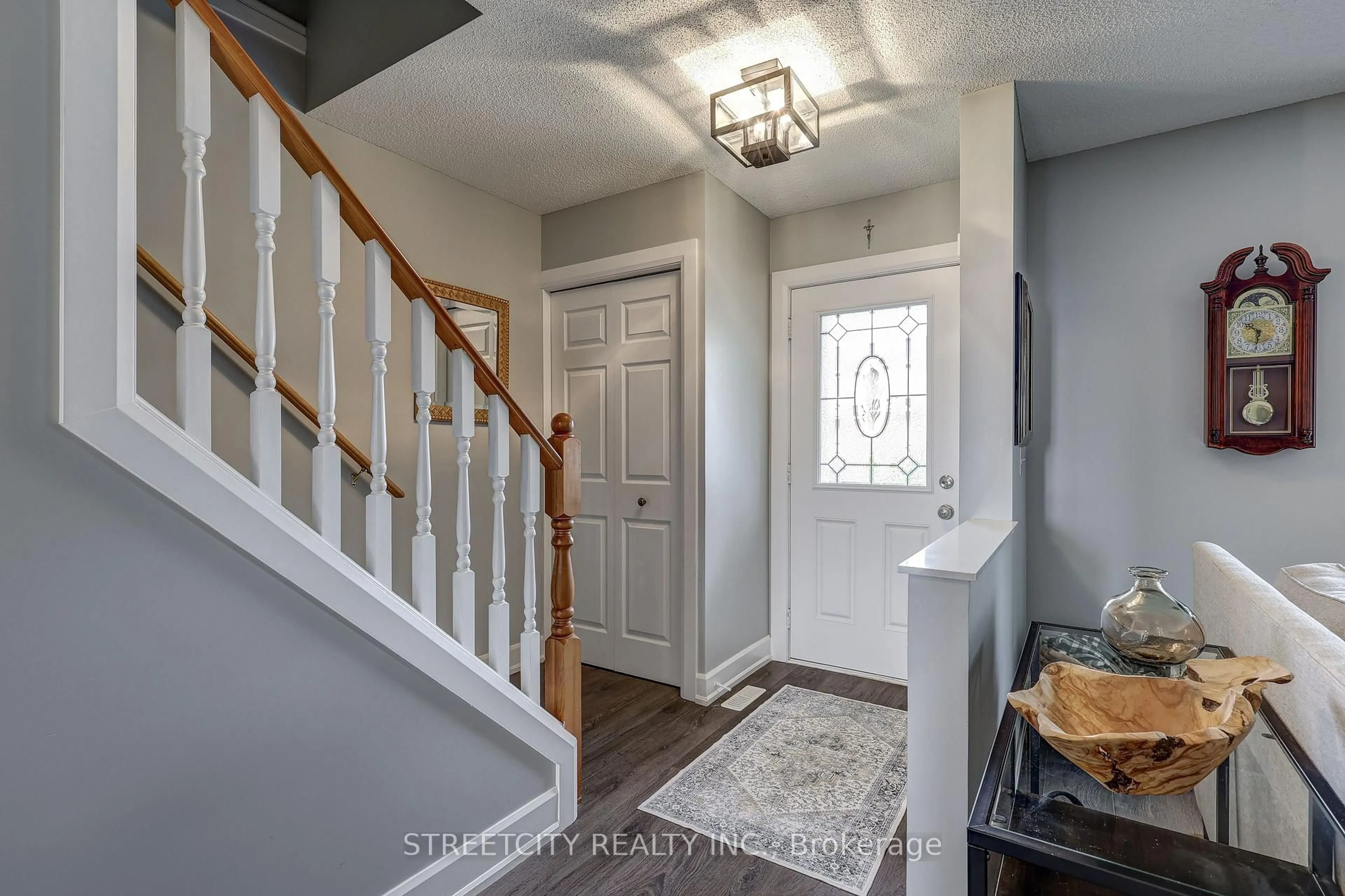 Indoor entryway for 1320 Savannah Dr #47, London North Ontario N5X 0B7