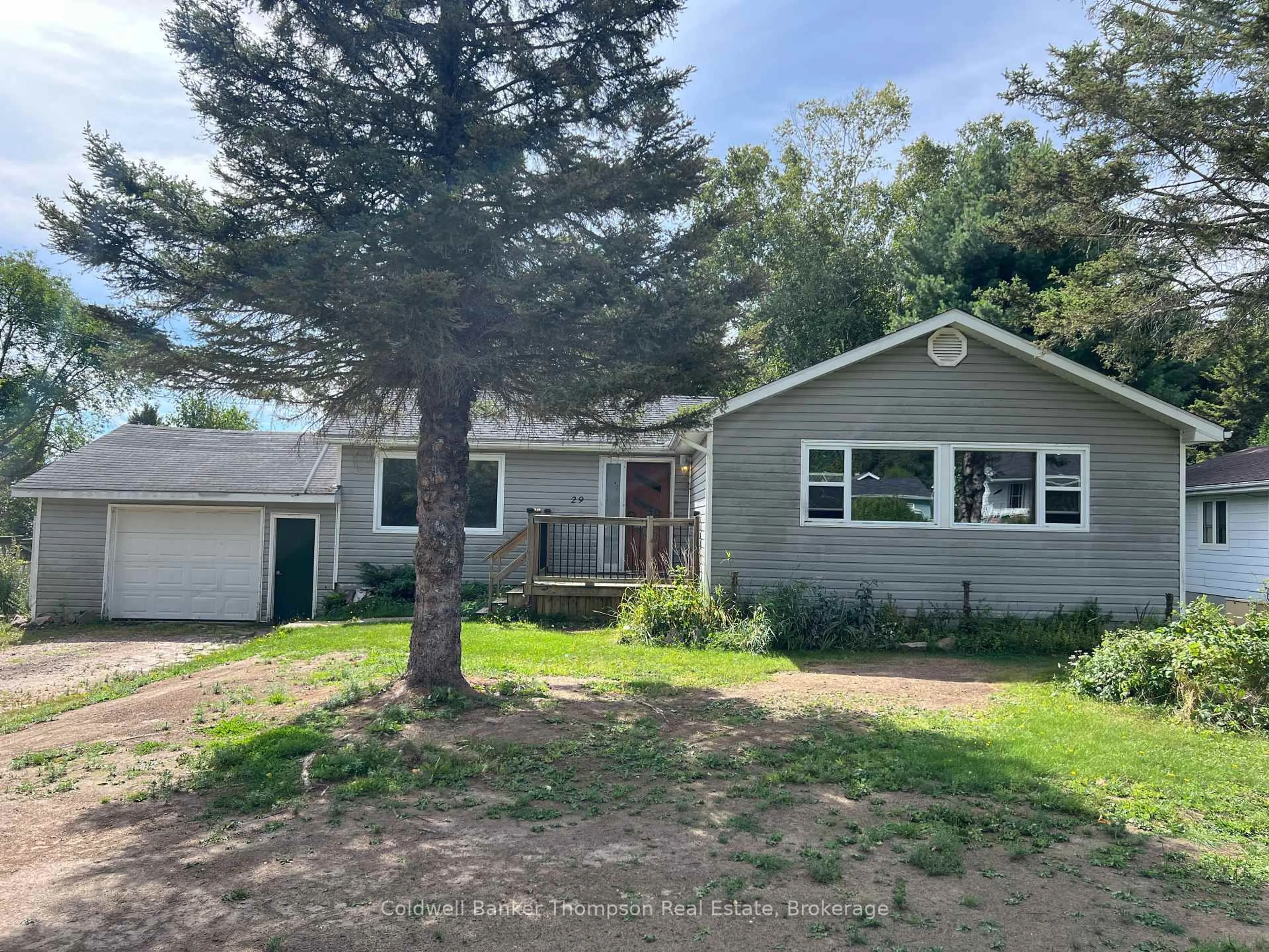 Home with vinyl exterior material, street for 29 Queen St, Sundridge Ontario P0A 1Z0