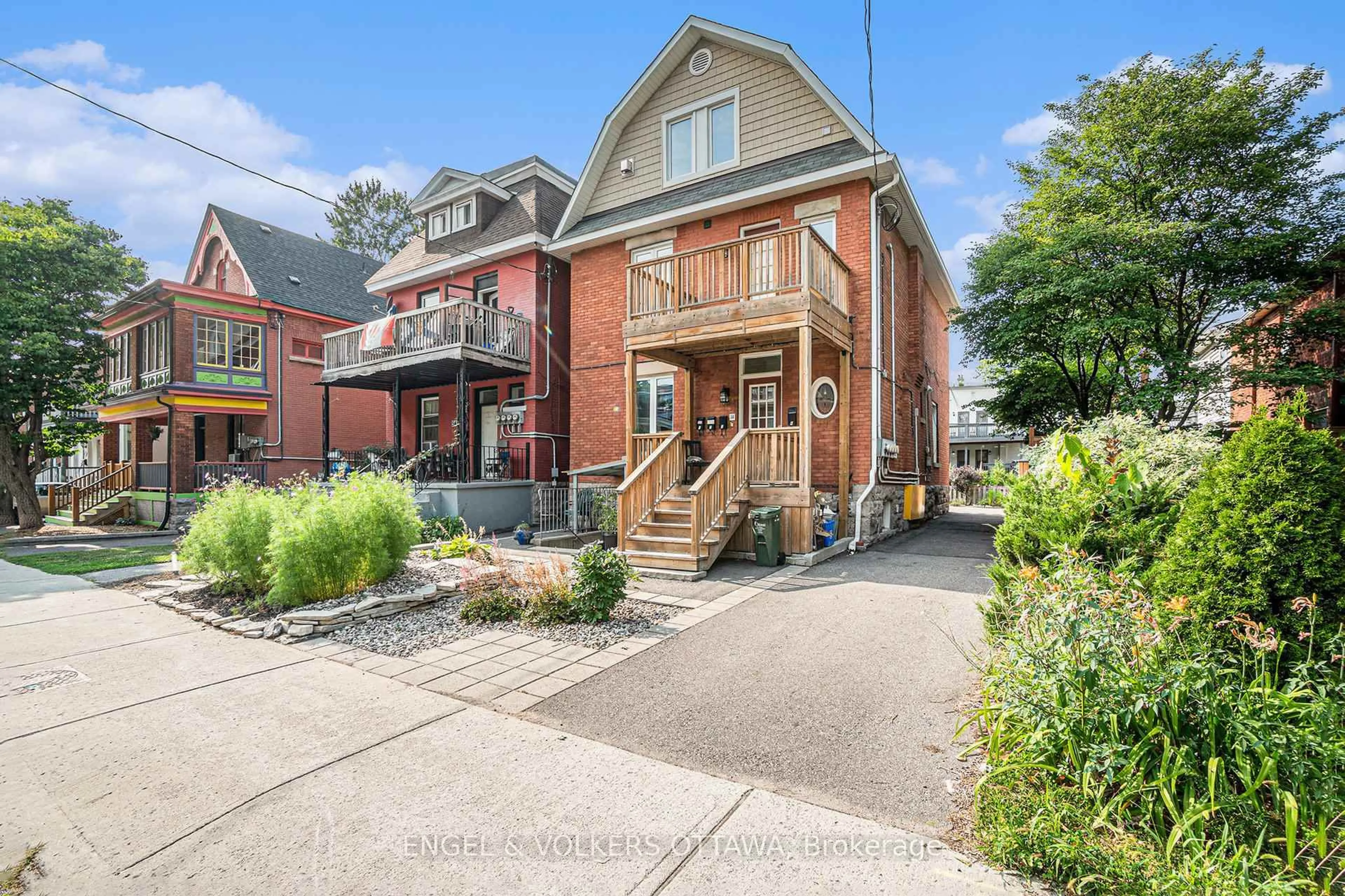 Home with brick exterior material, street for 543 Mcleod St, Ottawa Ontario K1R 5R2