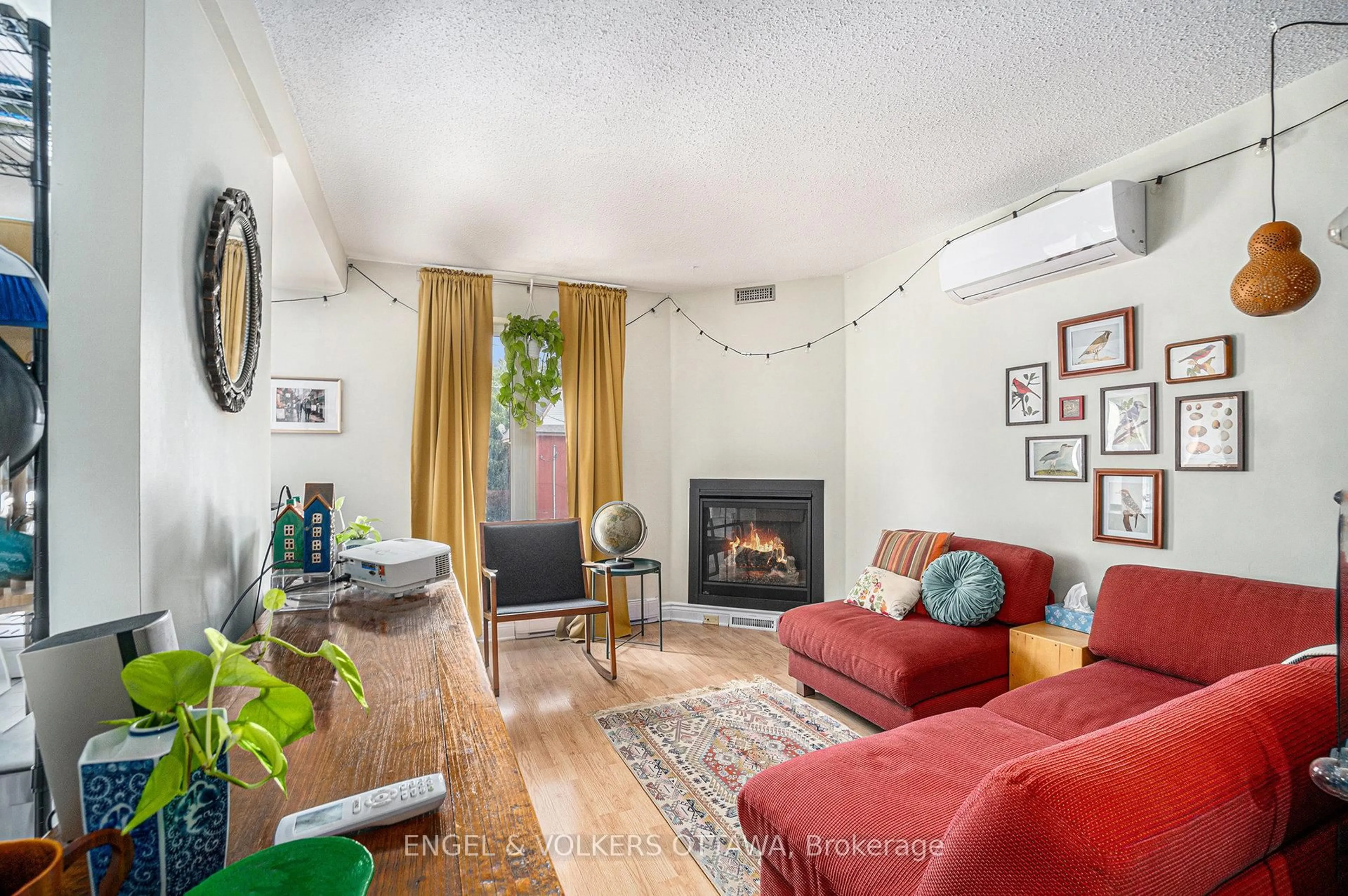 Living room with furniture, unknown for 543 Mcleod St, Ottawa Ontario K1R 5R2