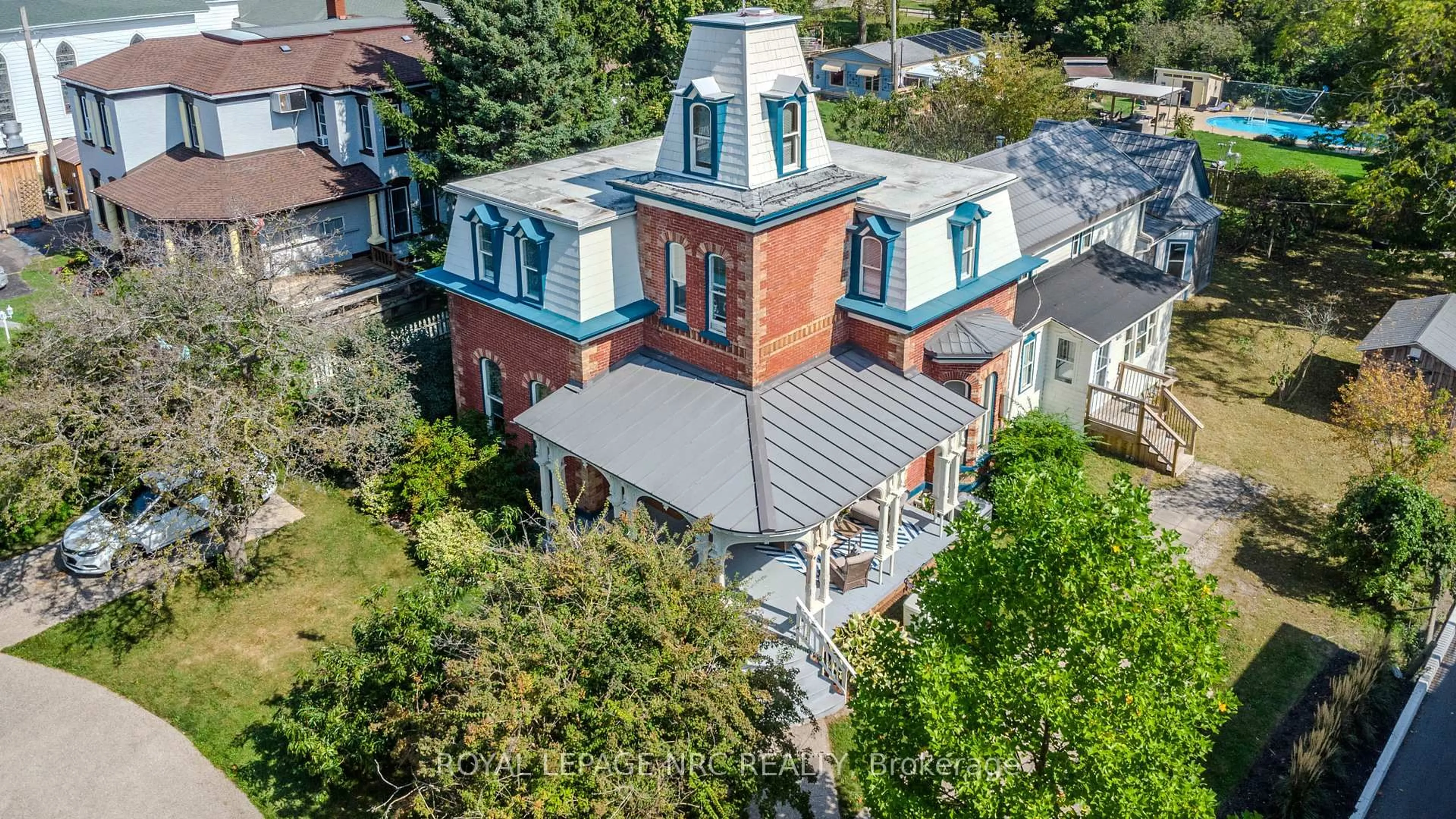 A pic from outside/outdoor area/front of a property/back of a property/a pic from drone, building for 348 Ridge Rd, Fort Erie Ontario L0S 1N0