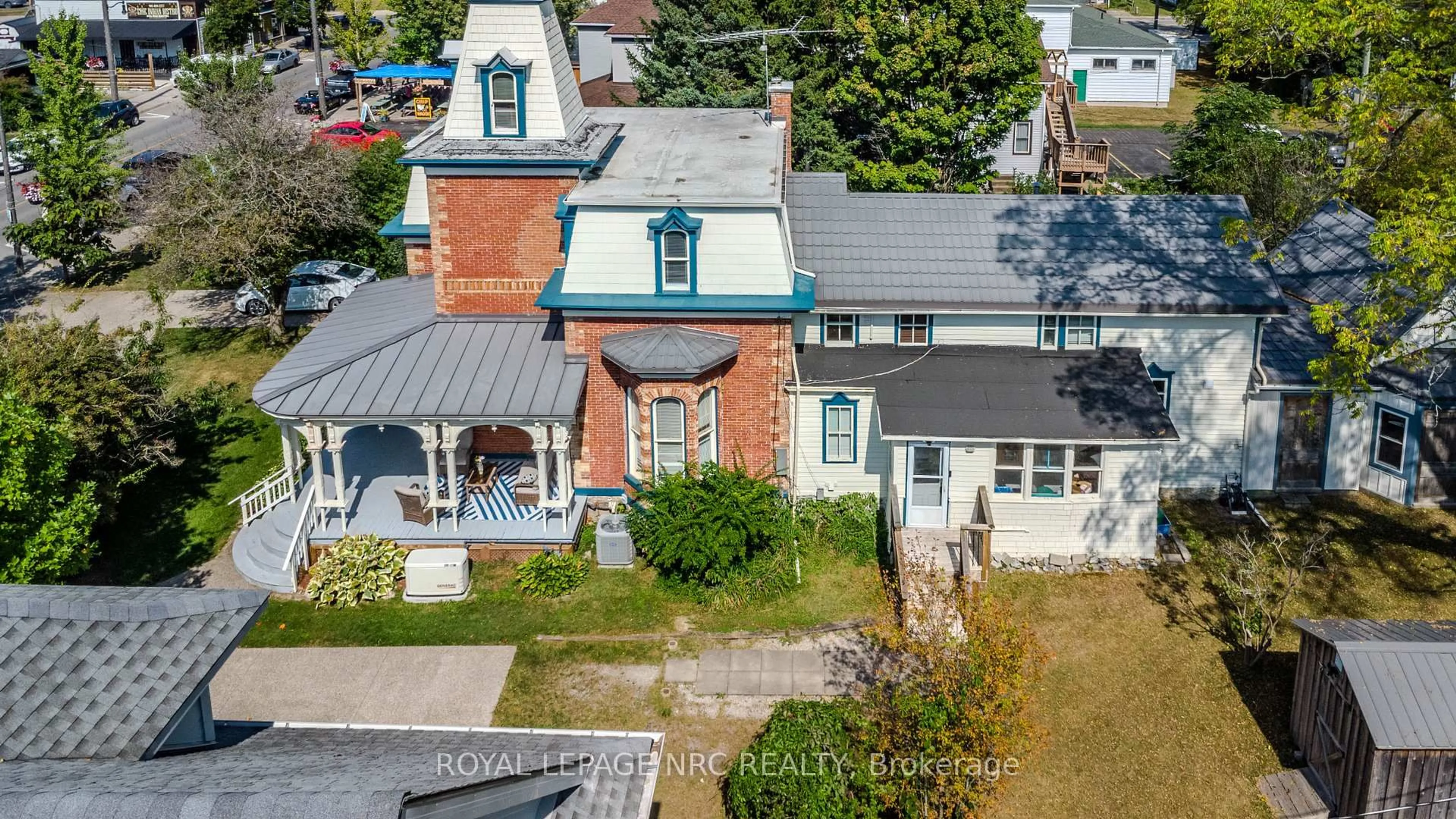 A pic from outside/outdoor area/front of a property/back of a property/a pic from drone, street for 348 Ridge Rd, Fort Erie Ontario L0S 1N0