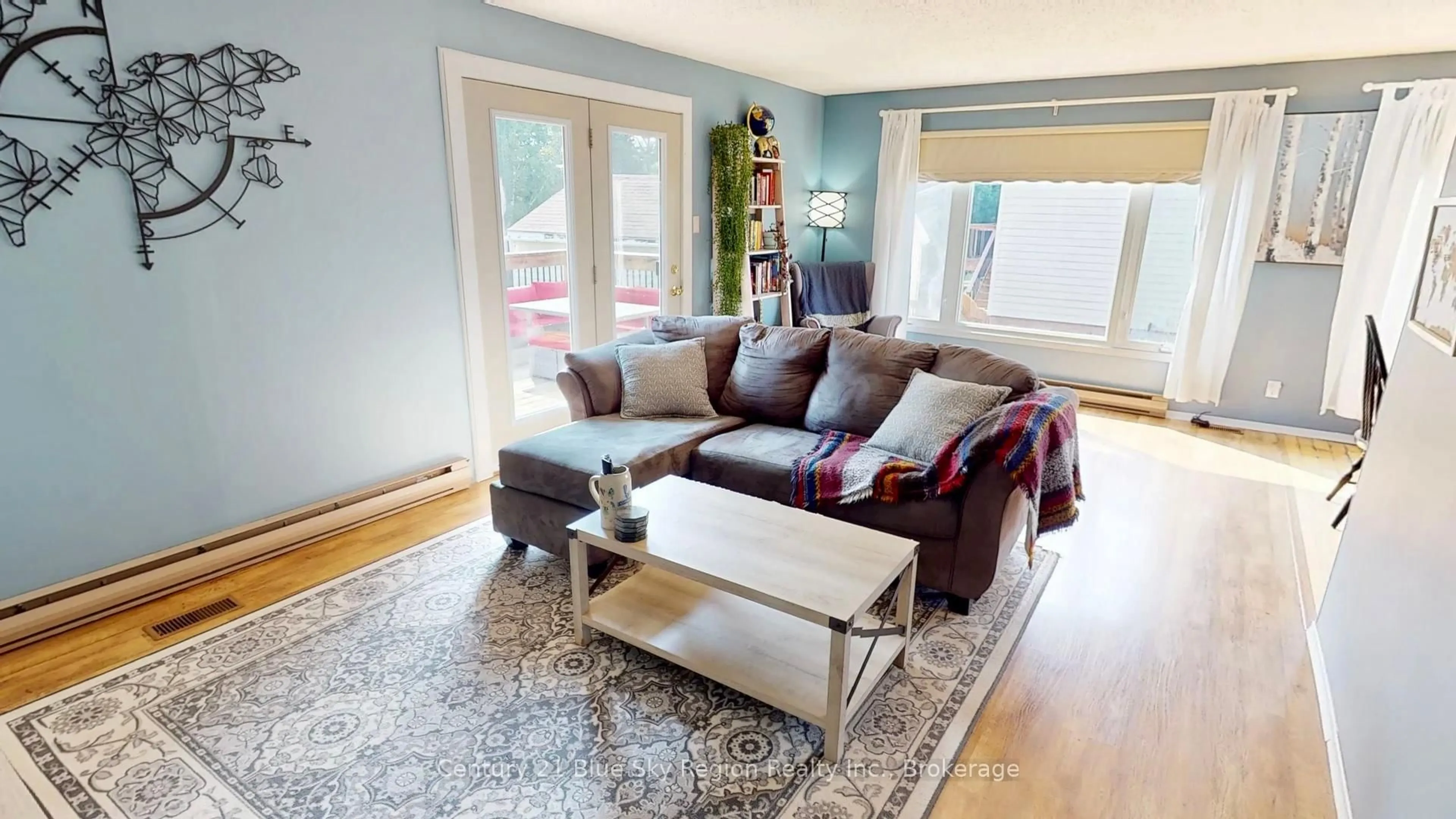 Living room with furniture, wood/laminate floor for 55 Paget St, Sundridge Ontario P0A 1Z0