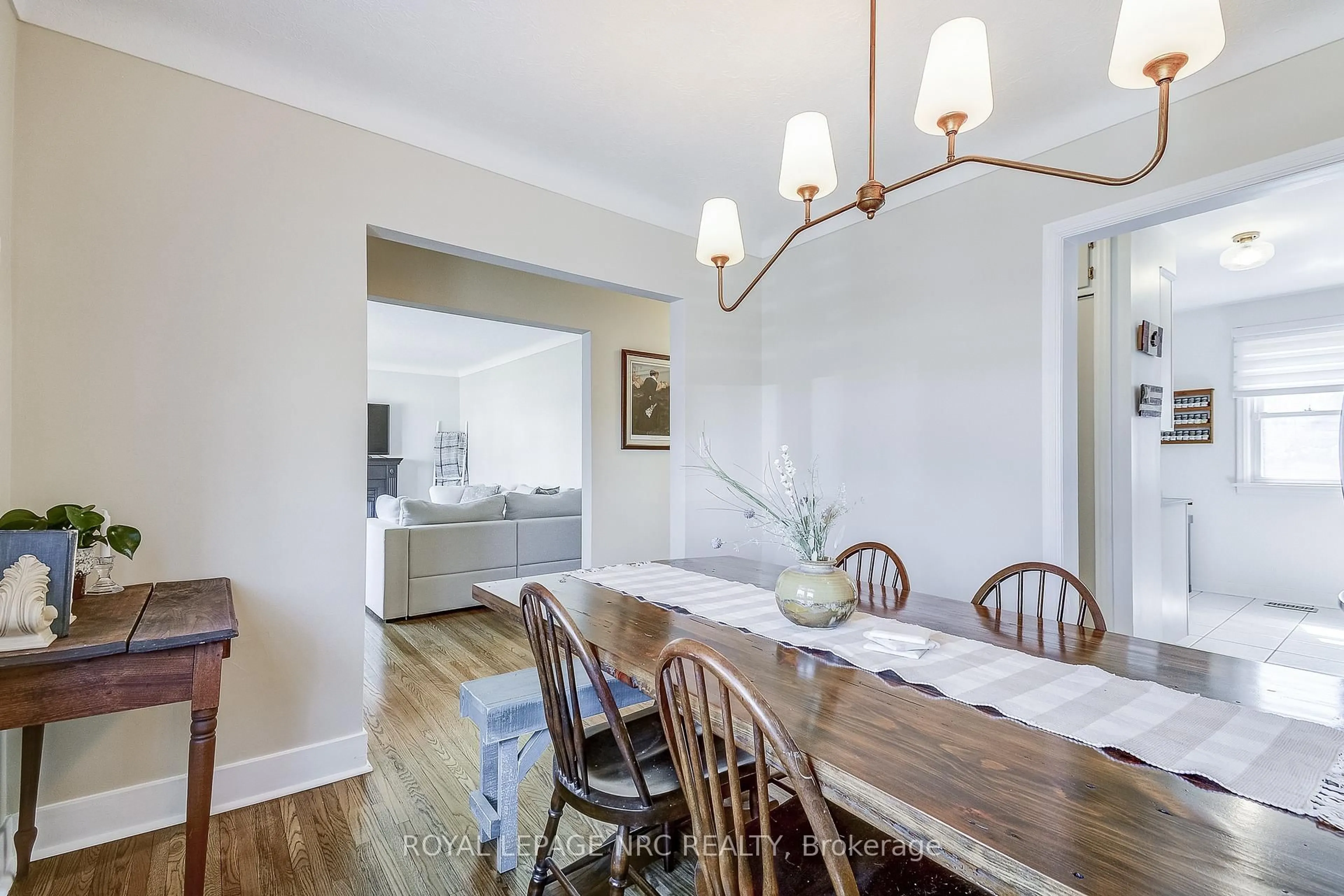 Dining room, wood/laminate floor for 44 Windsor Rd, St. Catharines Ontario L2N 3A3