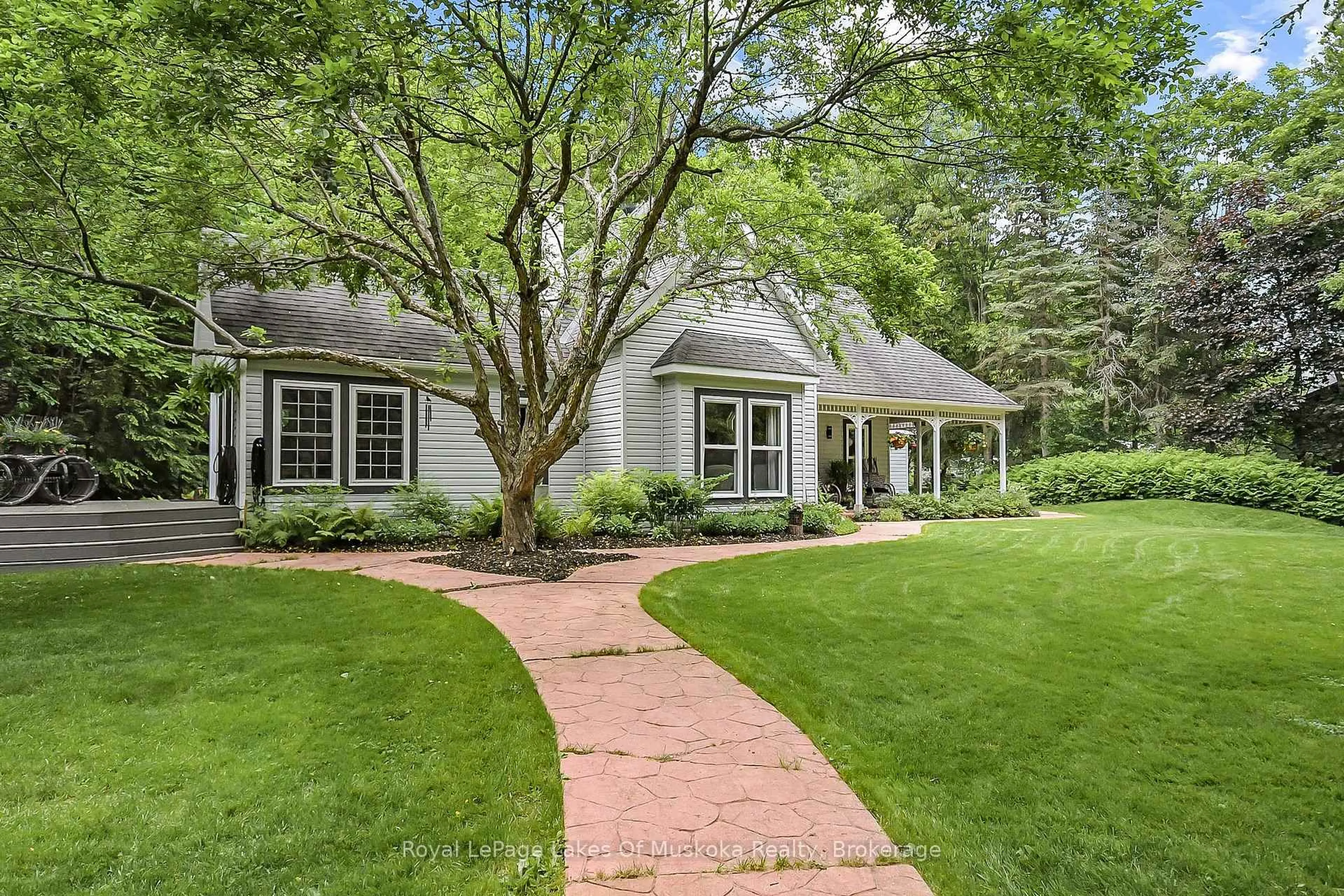 Home with brick exterior material, street for 103 Southbank Dr, Bracebridge Ontario P1L 1G3