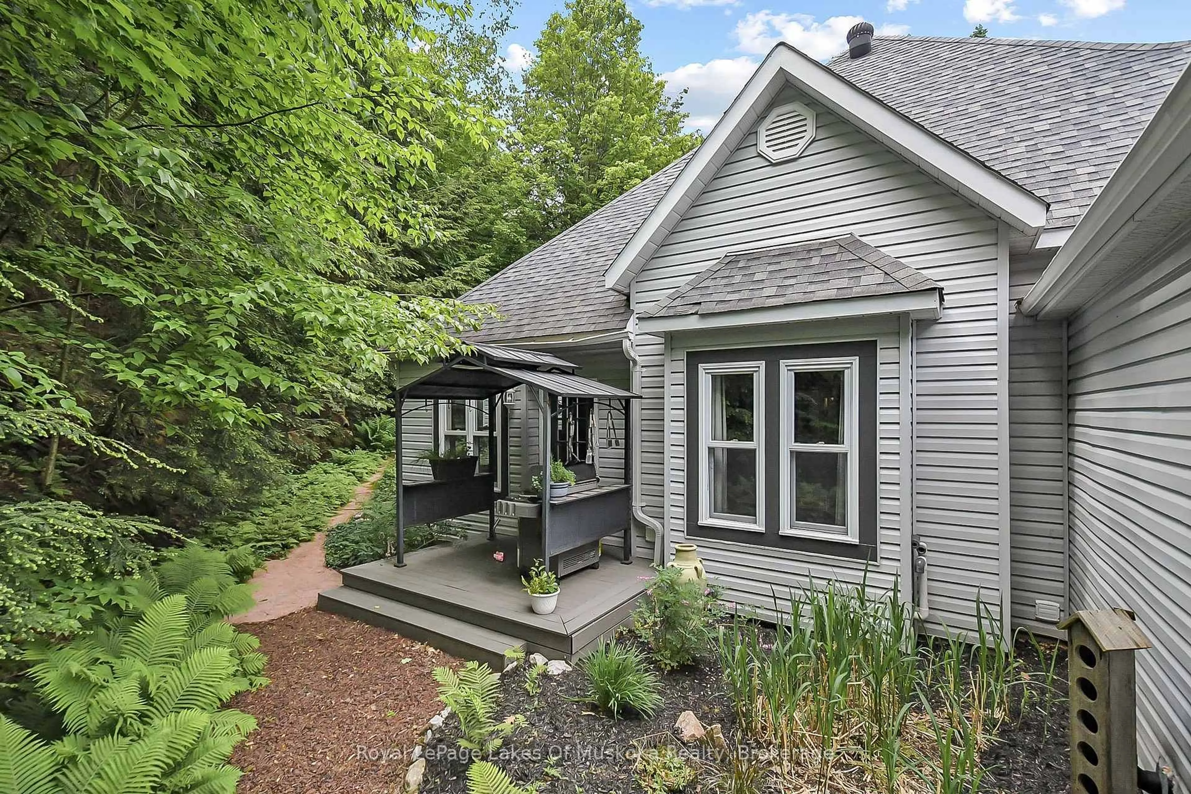 Patio, unknown for 103 Southbank Dr, Bracebridge Ontario P1L 1G3