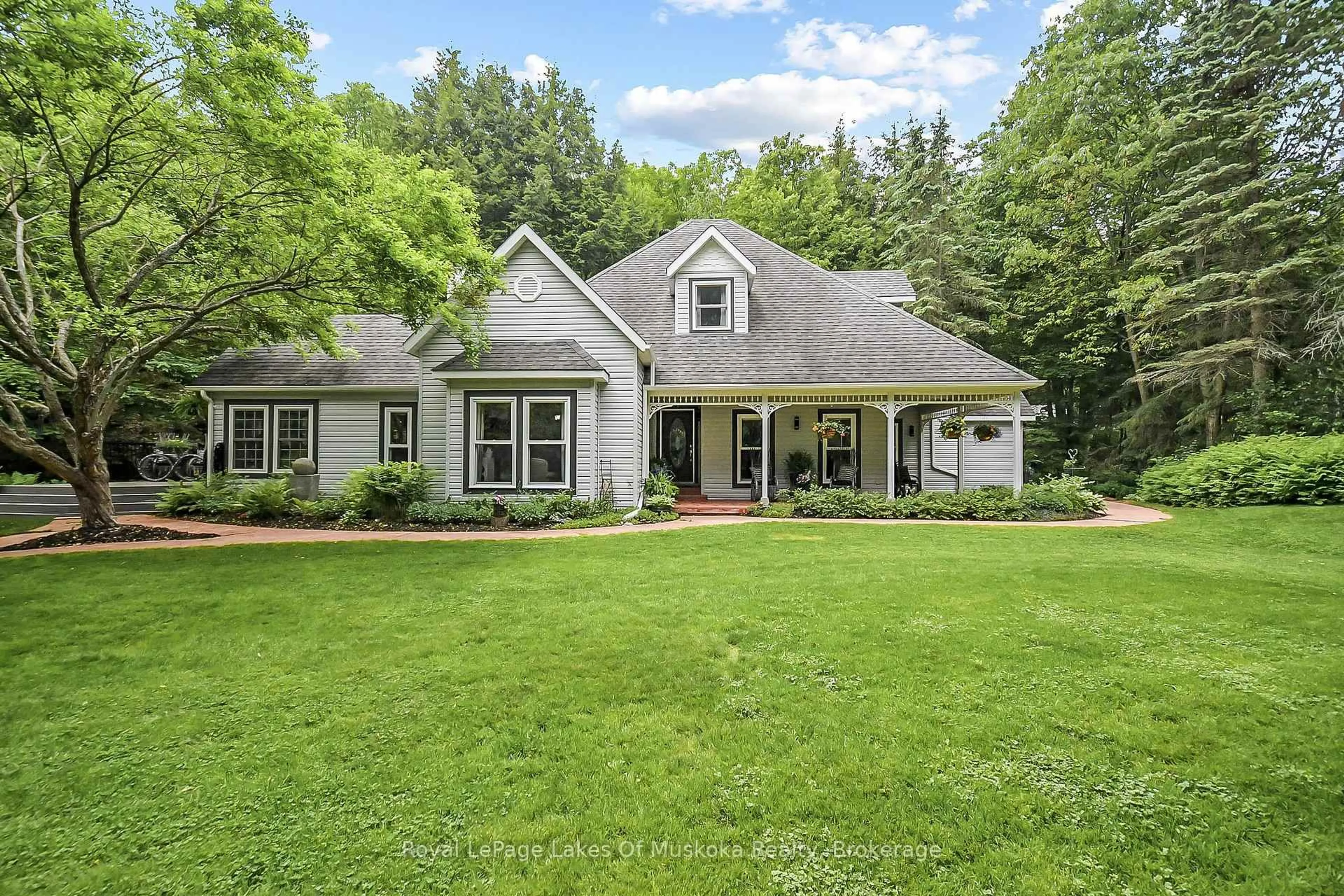 Home with vinyl exterior material, unknown for 103 Southbank Dr, Bracebridge Ontario P1L 1G3