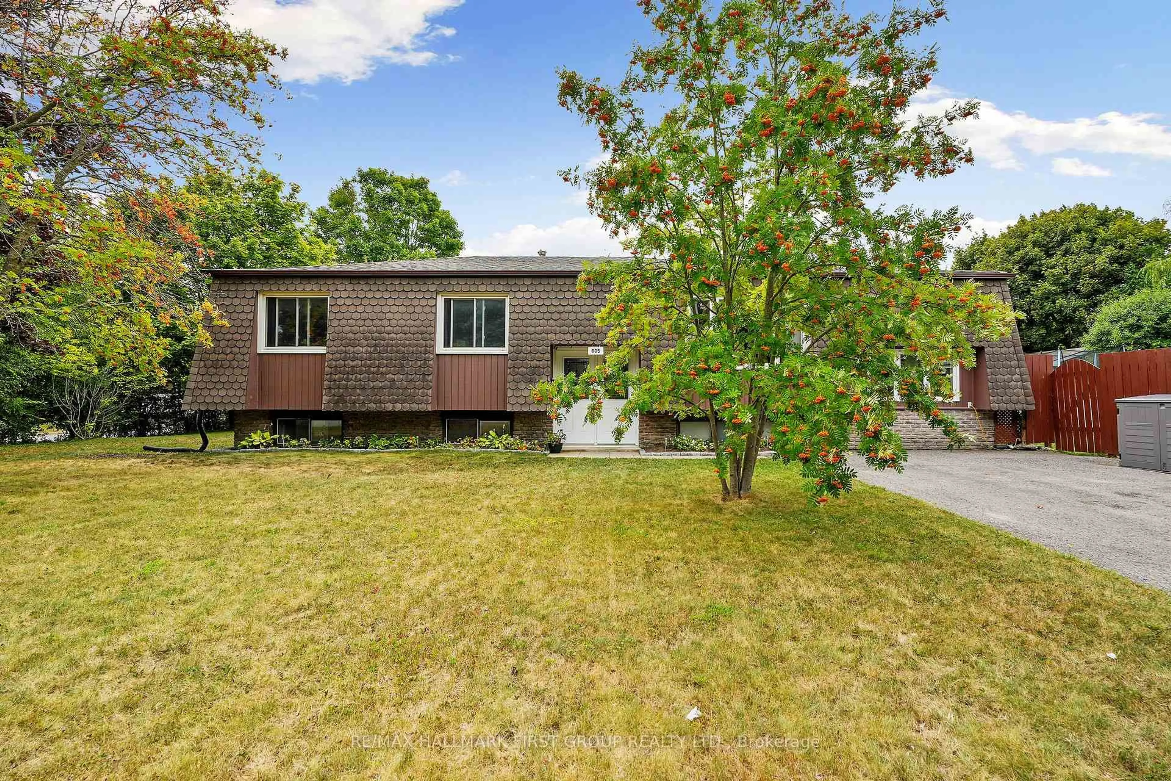 A pic from outside/outdoor area/front of a property/back of a property/a pic from drone, street for 605 Burwash St, Cobourg Ontario K9A 4V9
