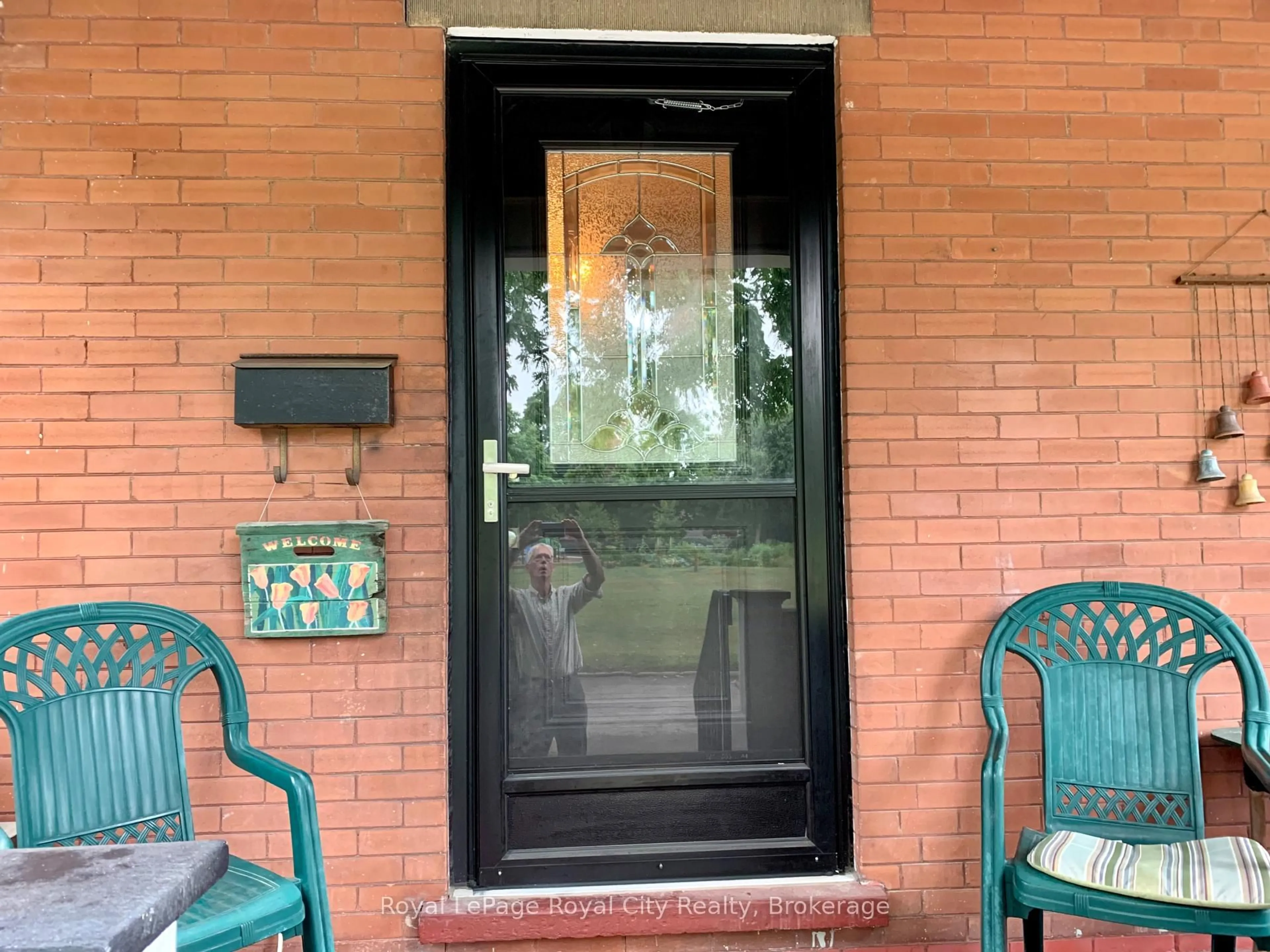 Indoor entryway for 68 Robinson Ave, Guelph Ontario N1H 2Z1