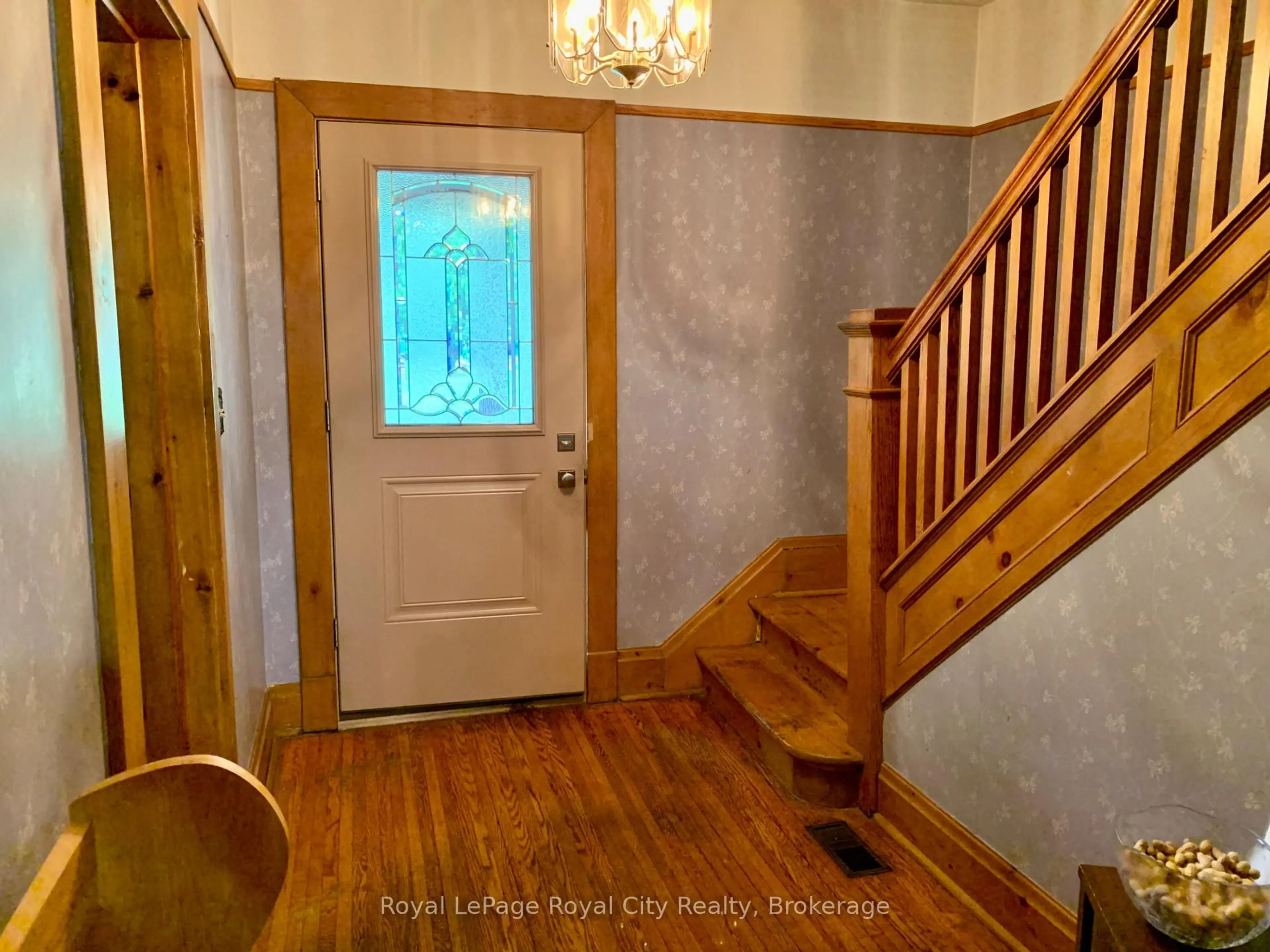 Indoor entryway for 68 Robinson Ave, Guelph Ontario N1H 2Z1