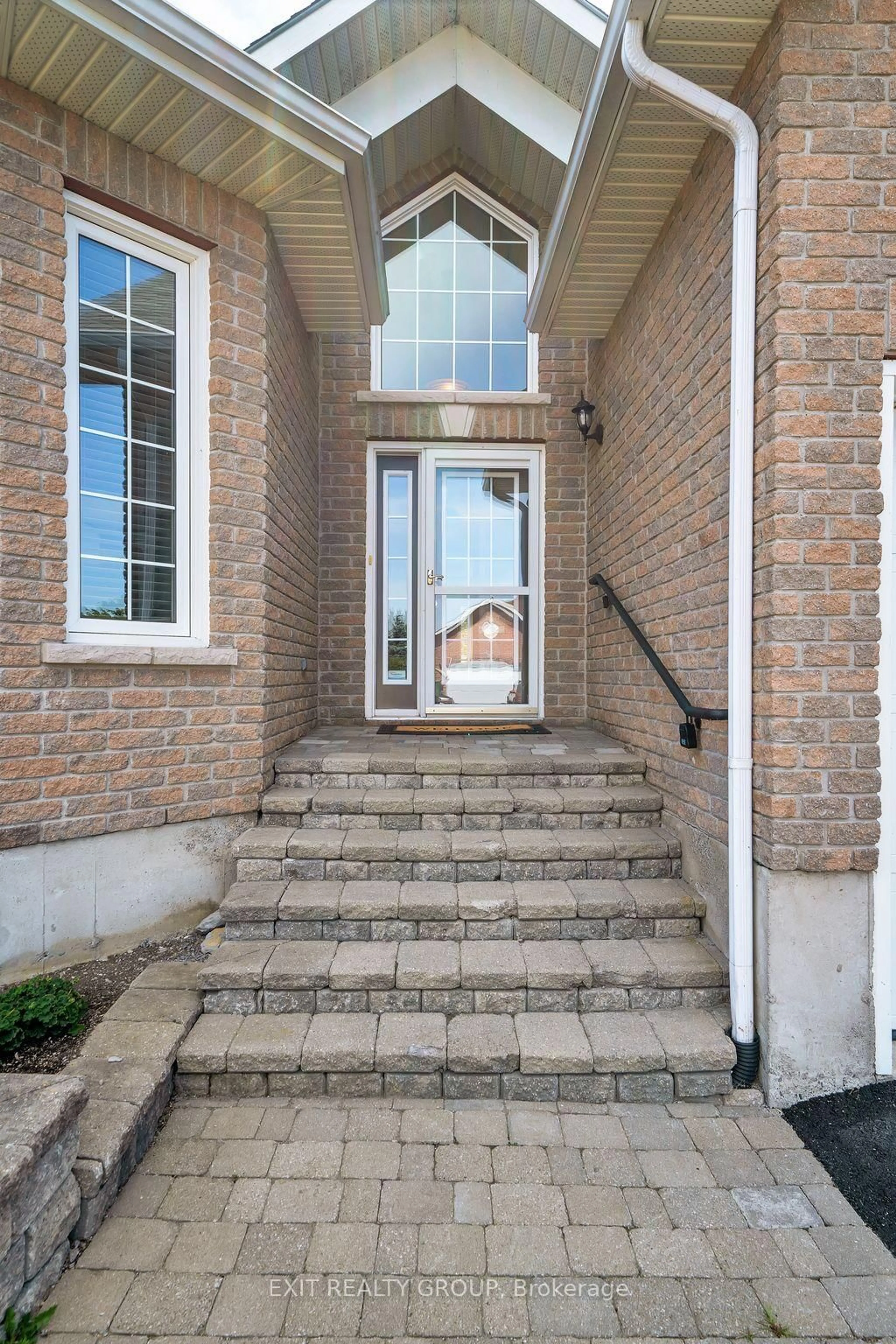 Indoor entryway for 38 Aletha Dr, Prince Edward County Ontario K0K 3L0