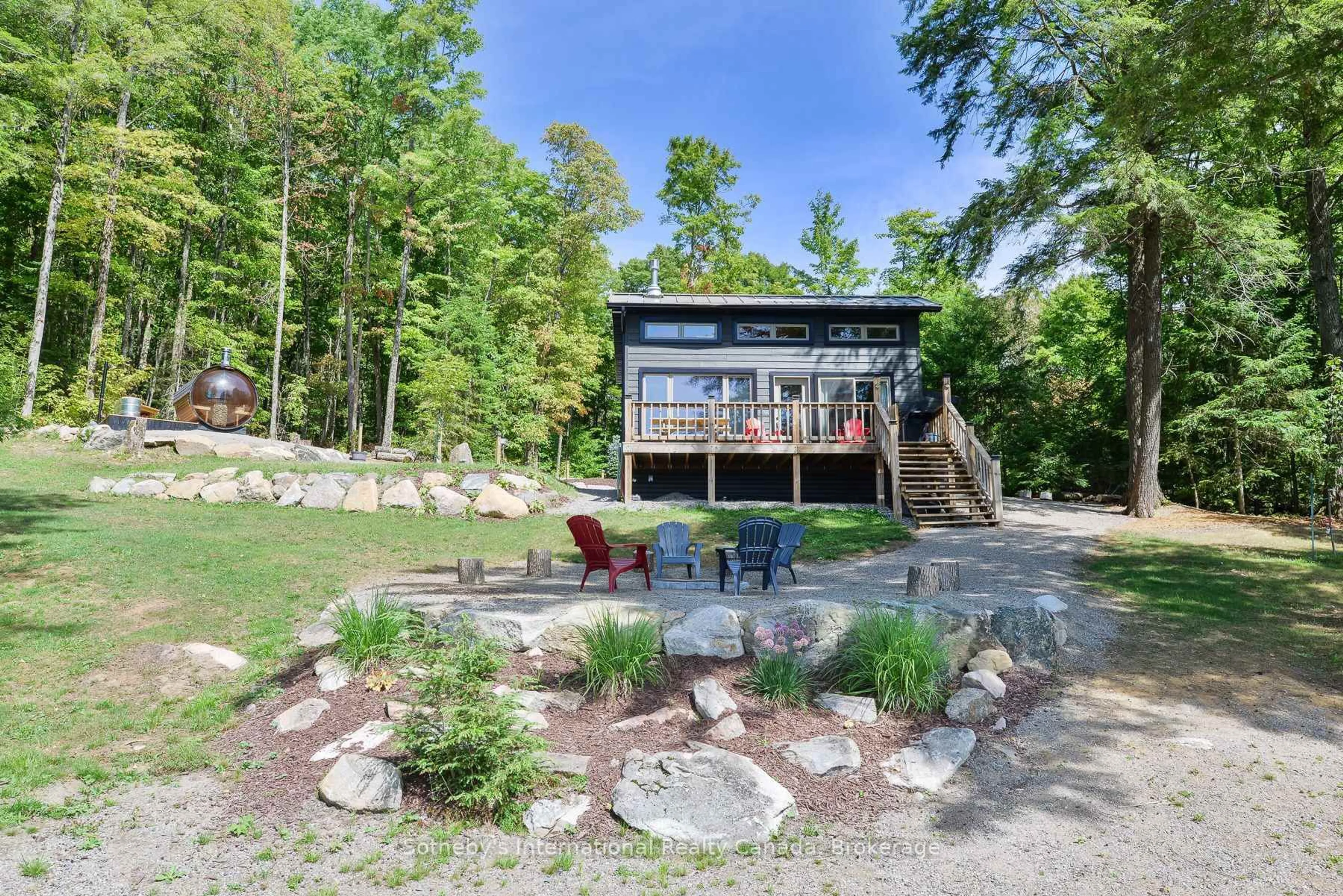 Patio, water/lake/river/ocean view for 1211 Pluto Tr, Dysart et al Ontario K0M 1S0