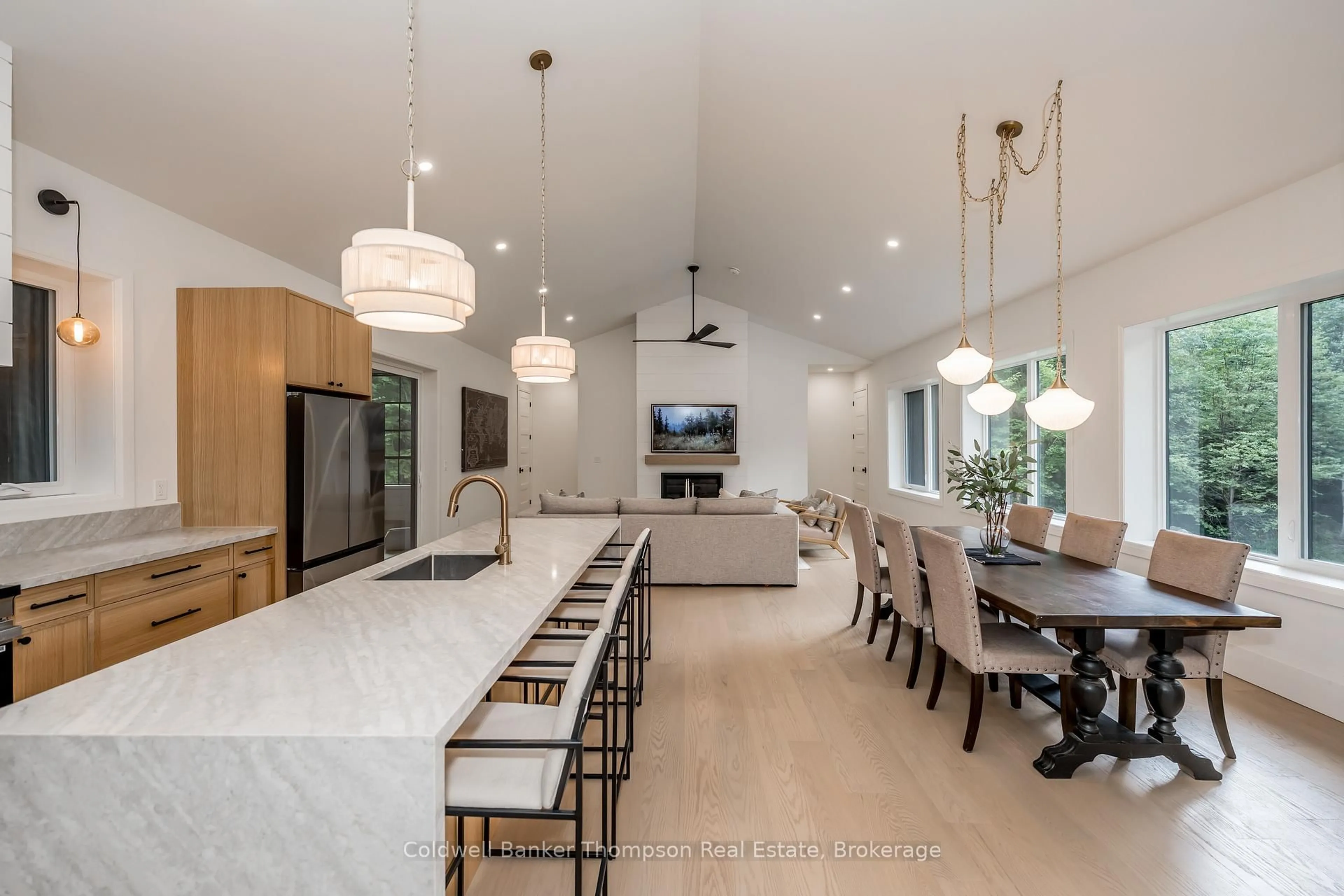 Open concept kitchen, ceramic/tile floor for 2341 Limberlost Rd, Lake of Bays Ontario P1H 2J6