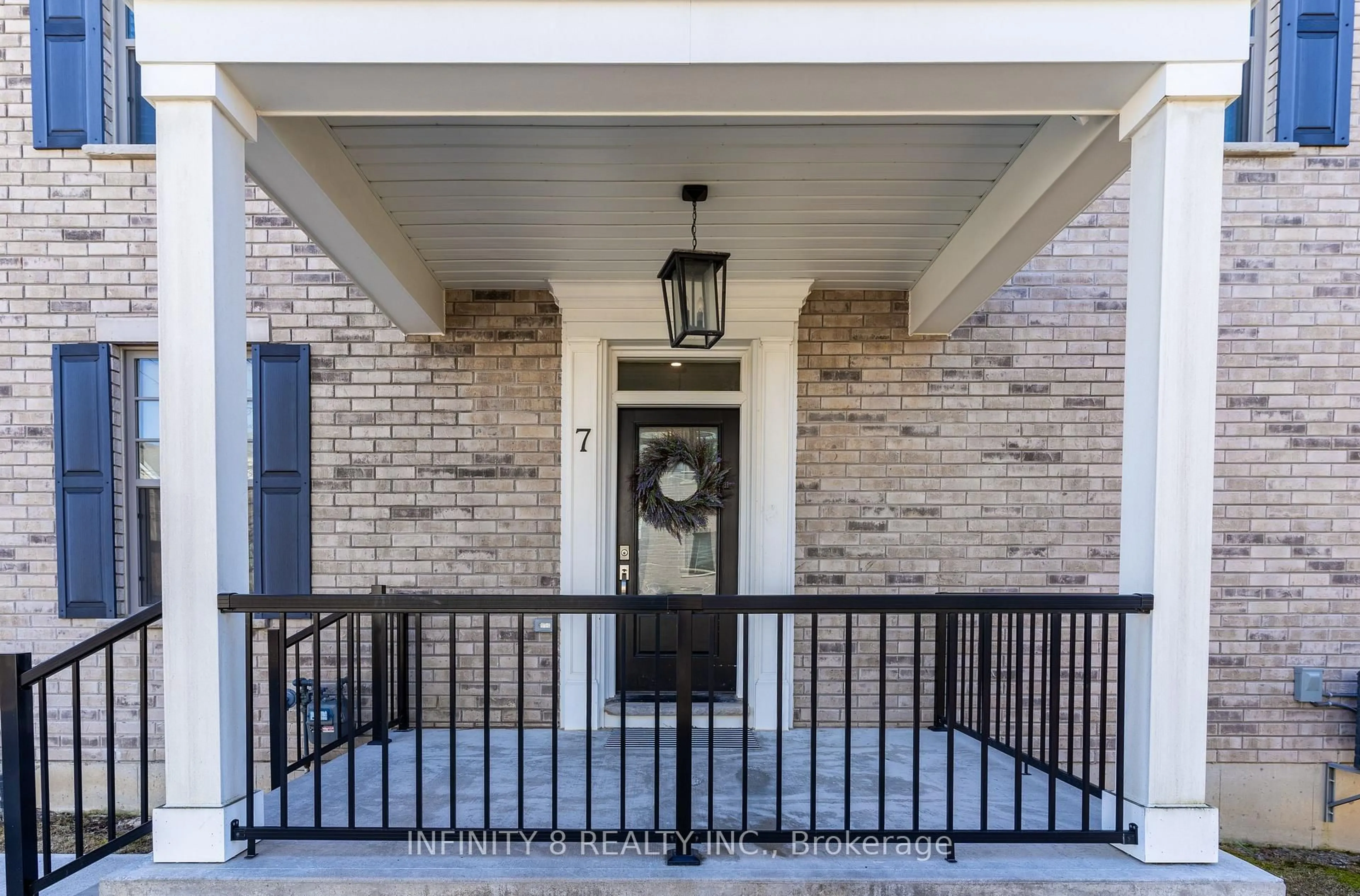 Indoor entryway for 7 ASPEN COMMON, St. Catharines Ontario L2S 2B3