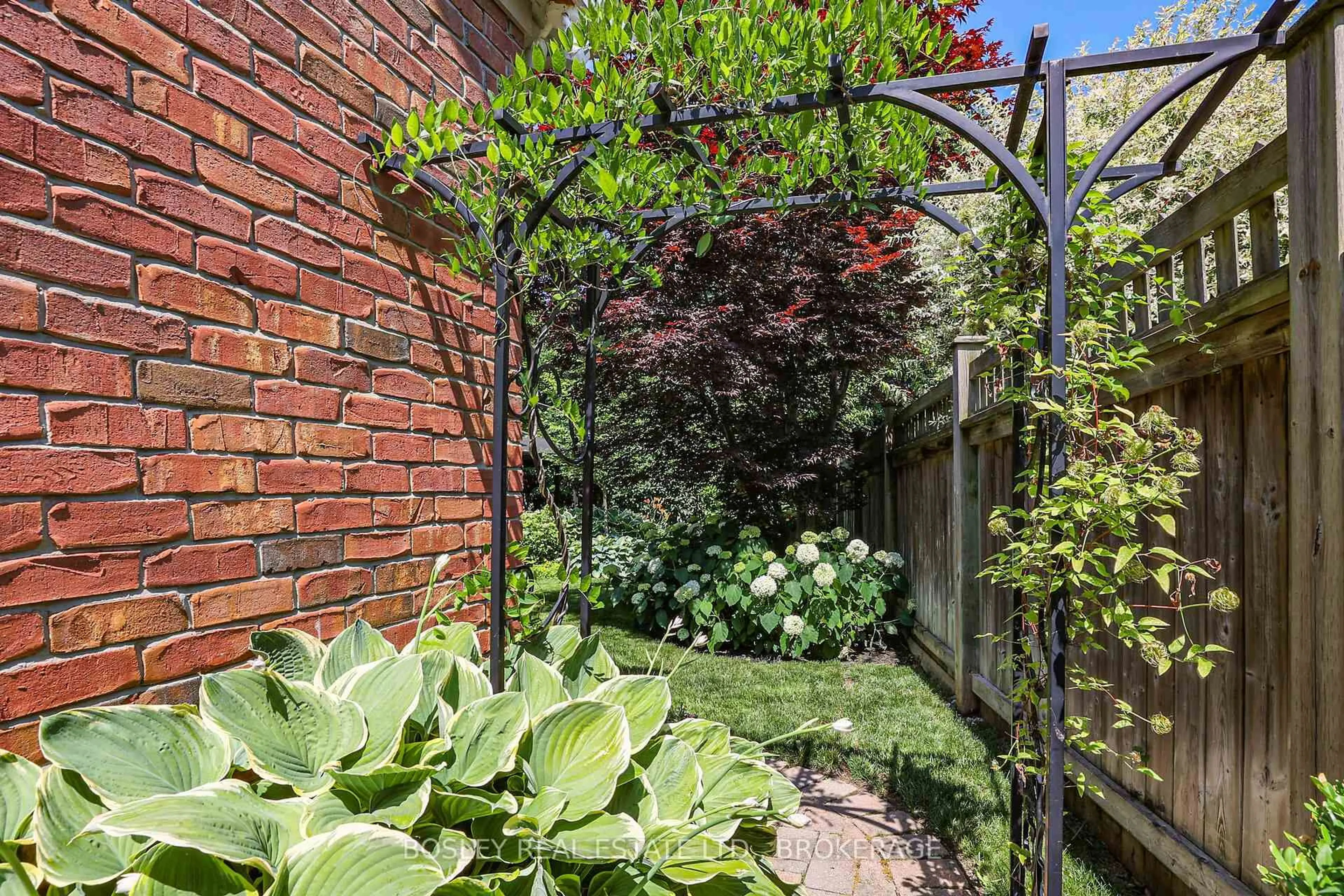 Patio, street for 6 Samuel St, Niagara-on-the-Lake Ontario L0S 1J0