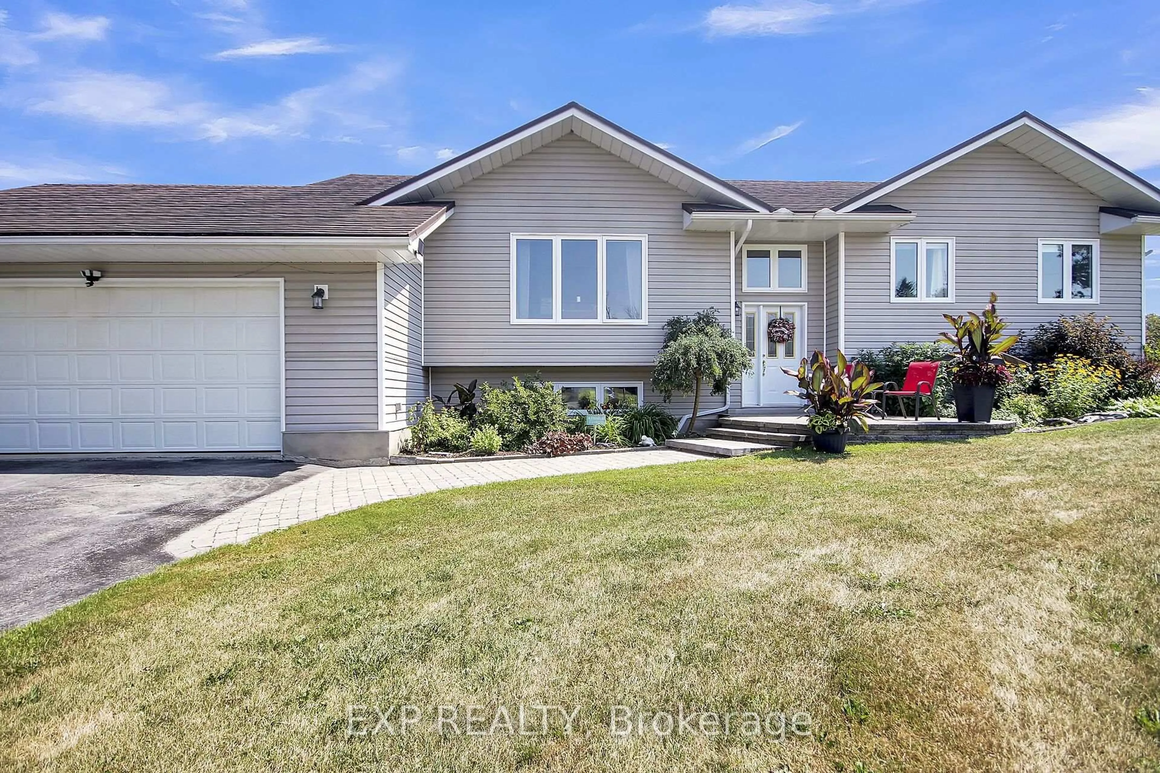Home with vinyl exterior material, street for 372 Stonehome Cres, Almonte Ontario K0A 1A0