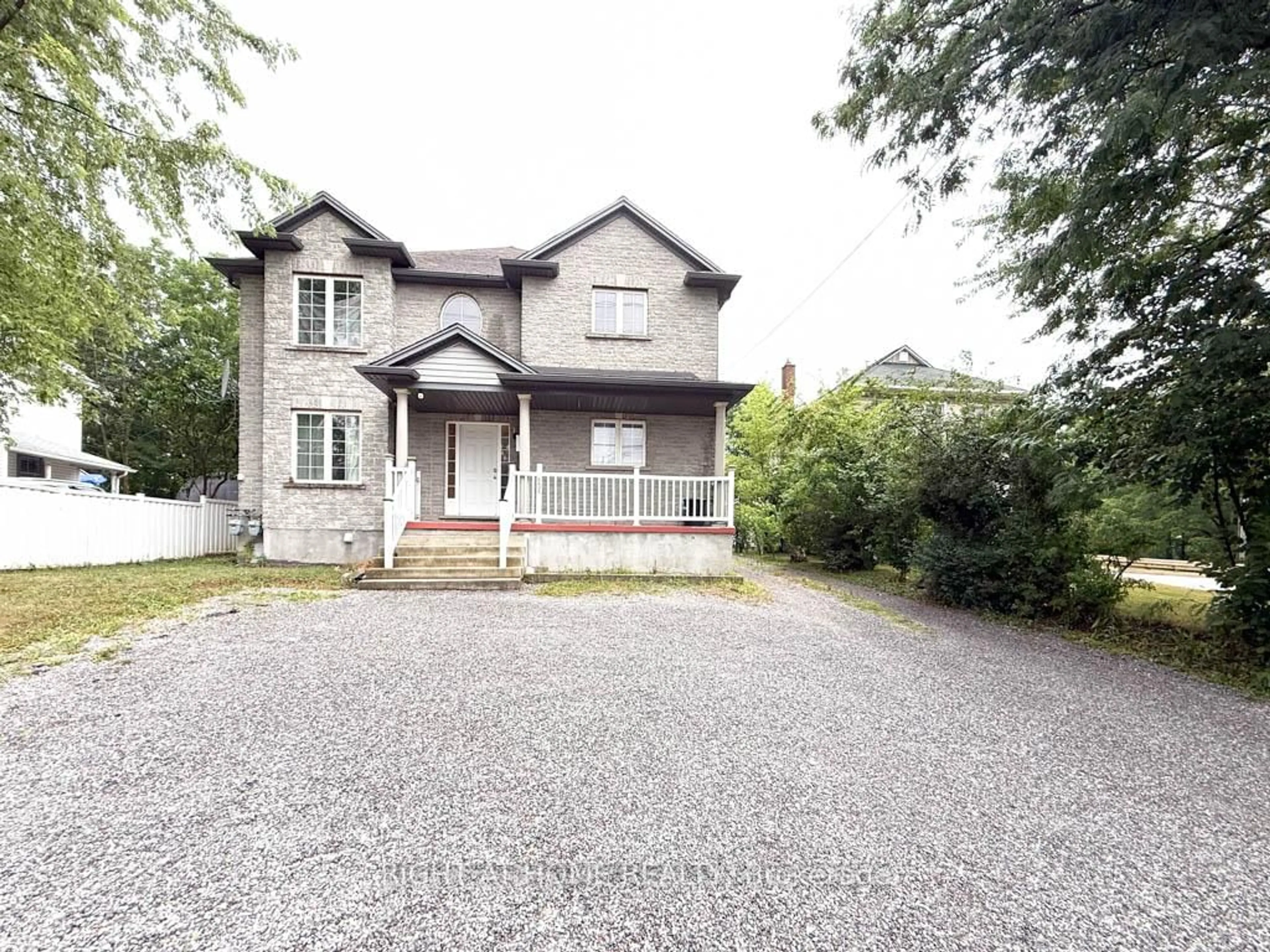A pic from outside/outdoor area/front of a property/back of a property/a pic from drone, street for 4405 Simcoe St, Niagara Falls Ontario L2E 1T7
