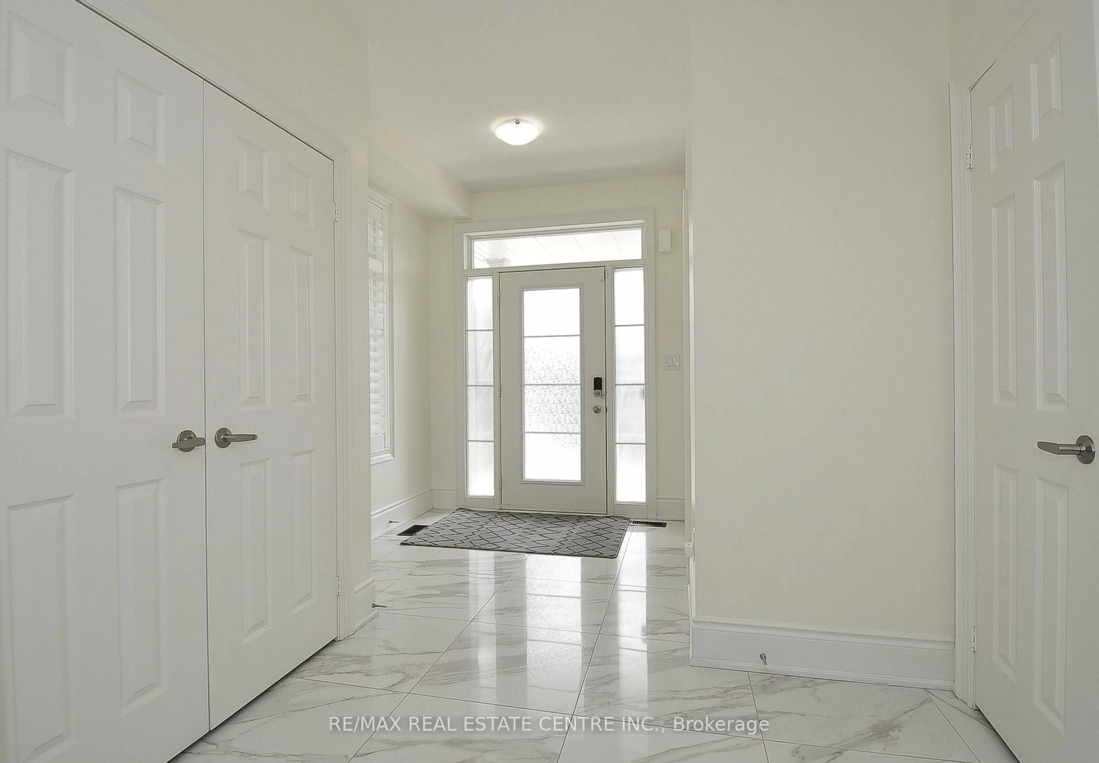 Indoor entryway for 81 Attwater Dr, Cambridge Ontario N1R 5S2