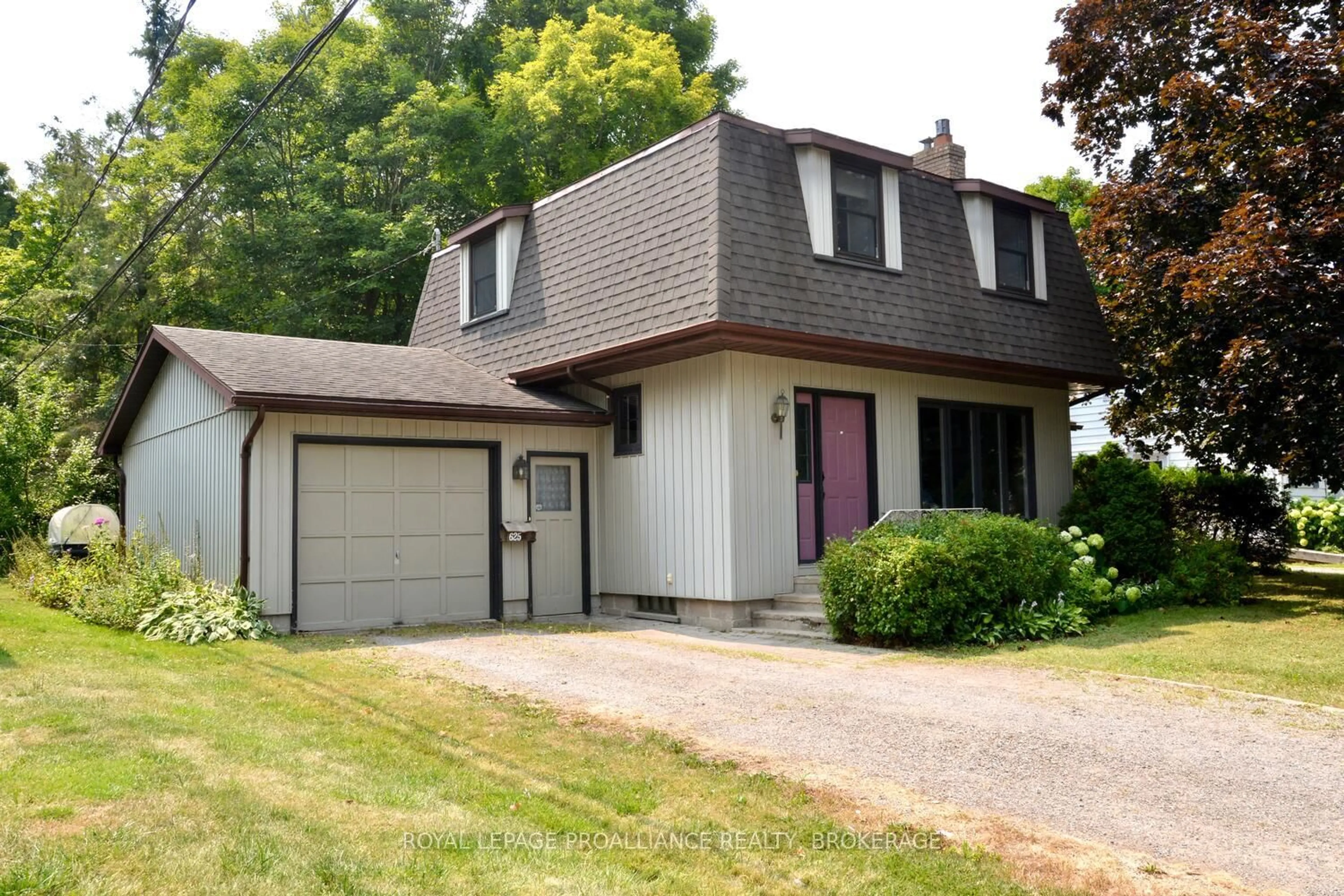 Home with vinyl exterior material, street for 625 Hillside Dr, Gananoque Ontario K7G 2E3