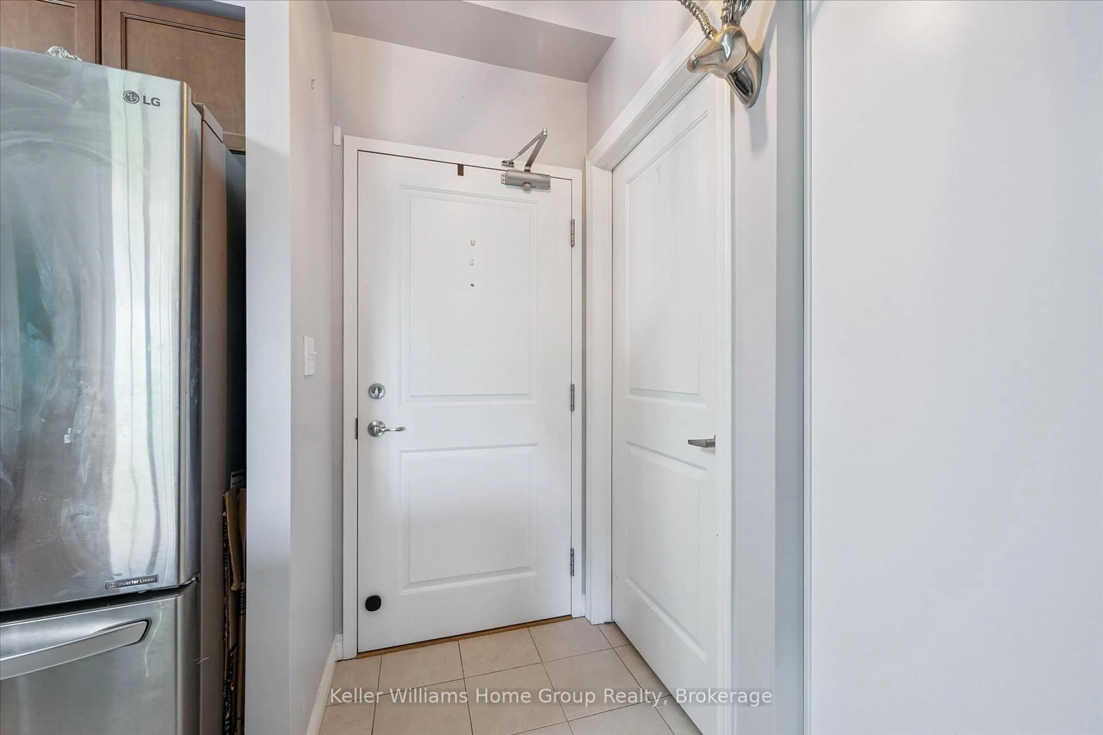 Indoor entryway for 1440 Gordon St #104, Guelph Ontario N1L 1C8