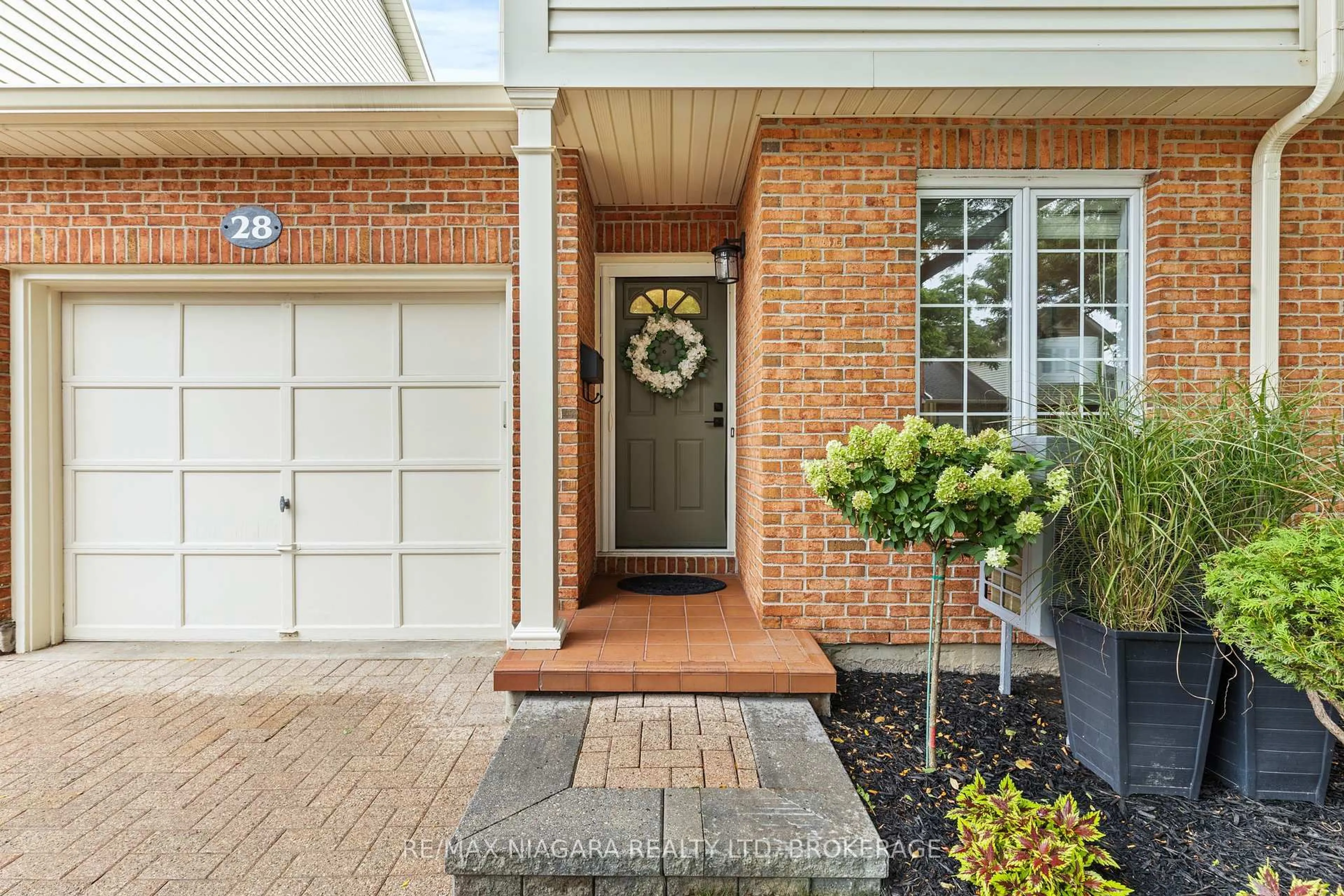 Home with brick exterior material, street for 275 Pelham Rd #28, St. Catharines Ontario L2S 3B9