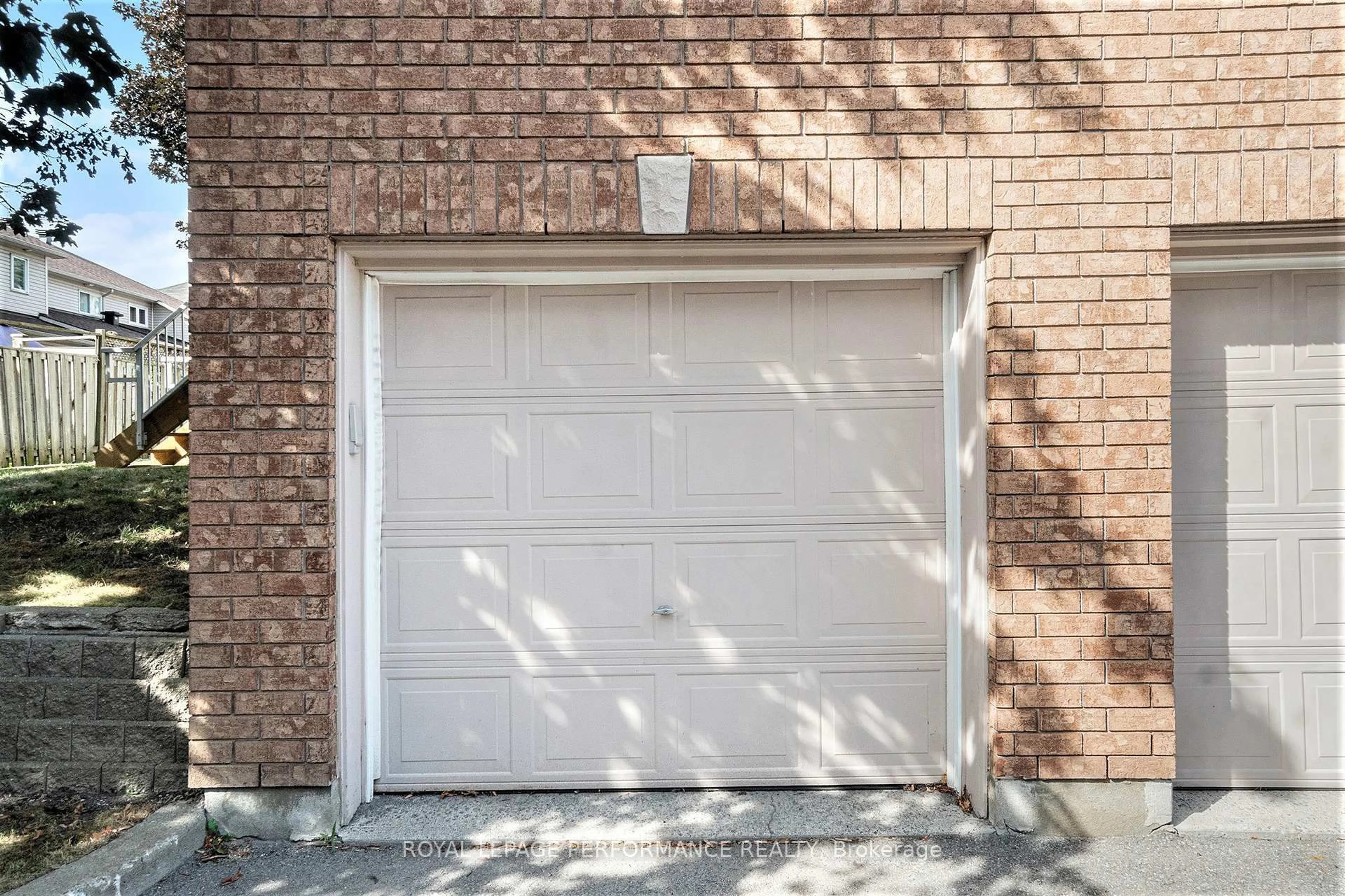 Indoor garage for 4492 Harper Ave, Ottawa Ontario K1J 1E1