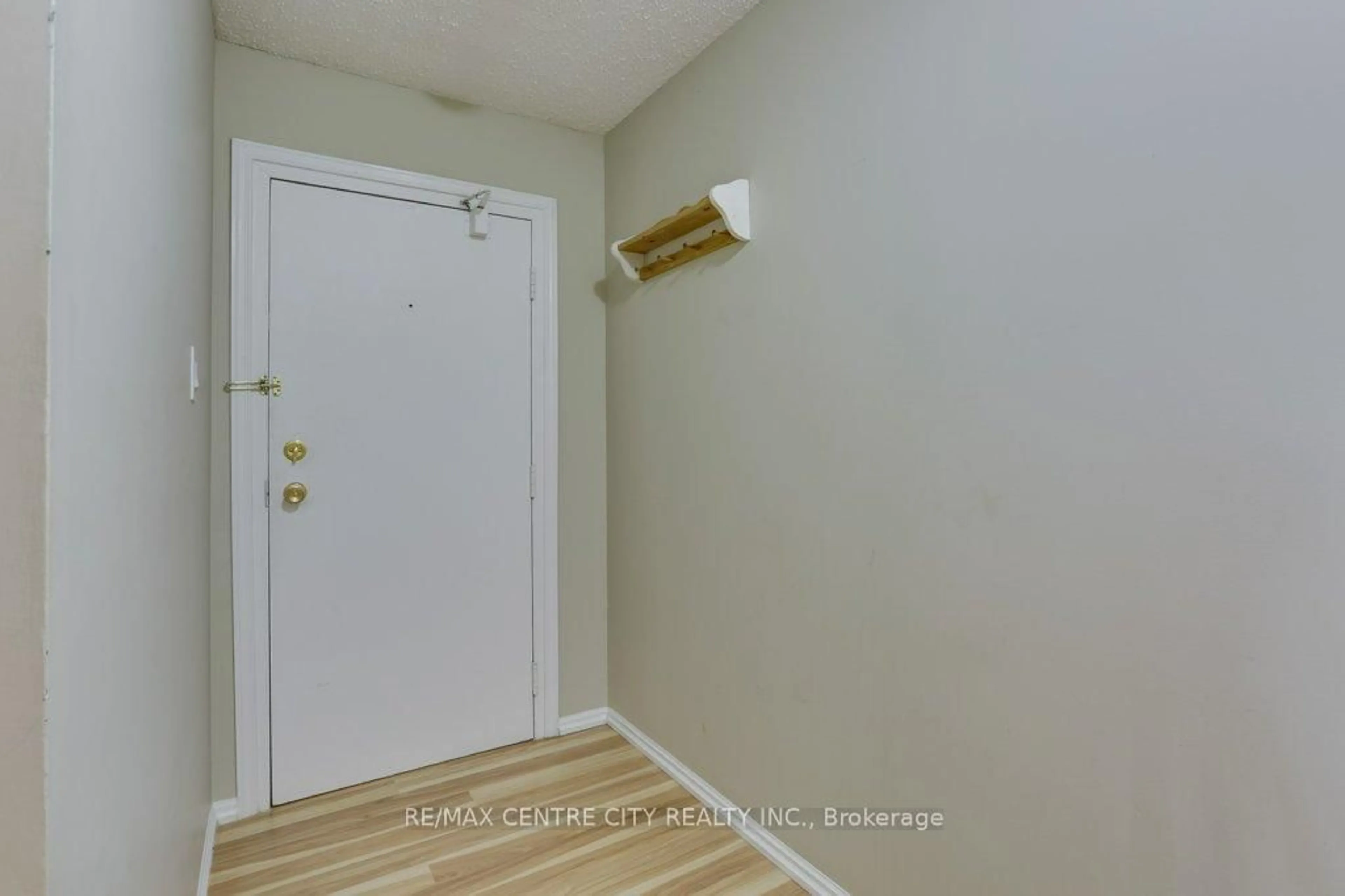 Indoor entryway for 1096 Jalna Blvd #58, London South Ontario N6E 2S2
