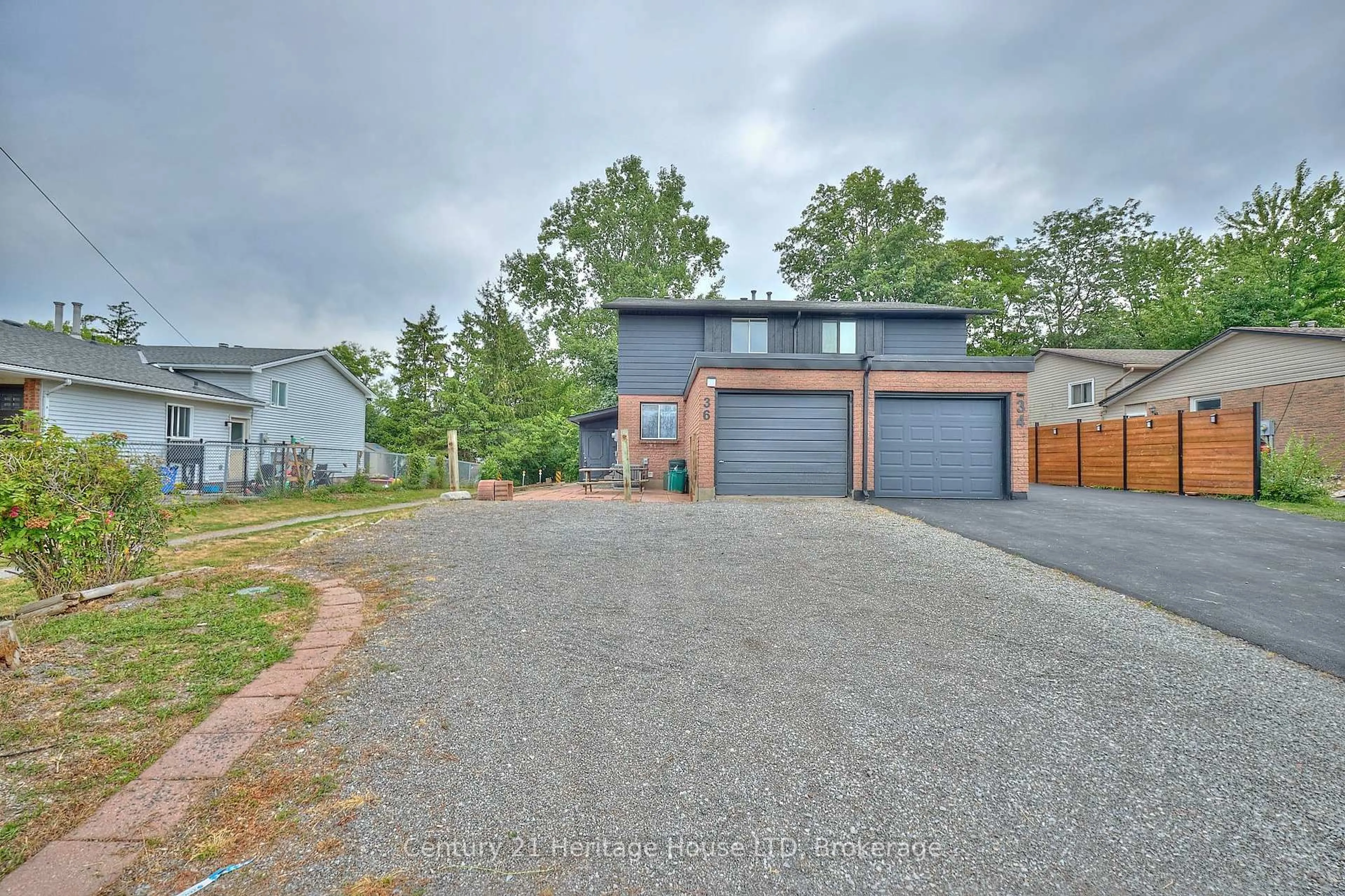 A pic from outside/outdoor area/front of a property/back of a property/a pic from drone, street for 36 Dodds Court Crt #36, Fort Erie Ontario L2A 5Z2