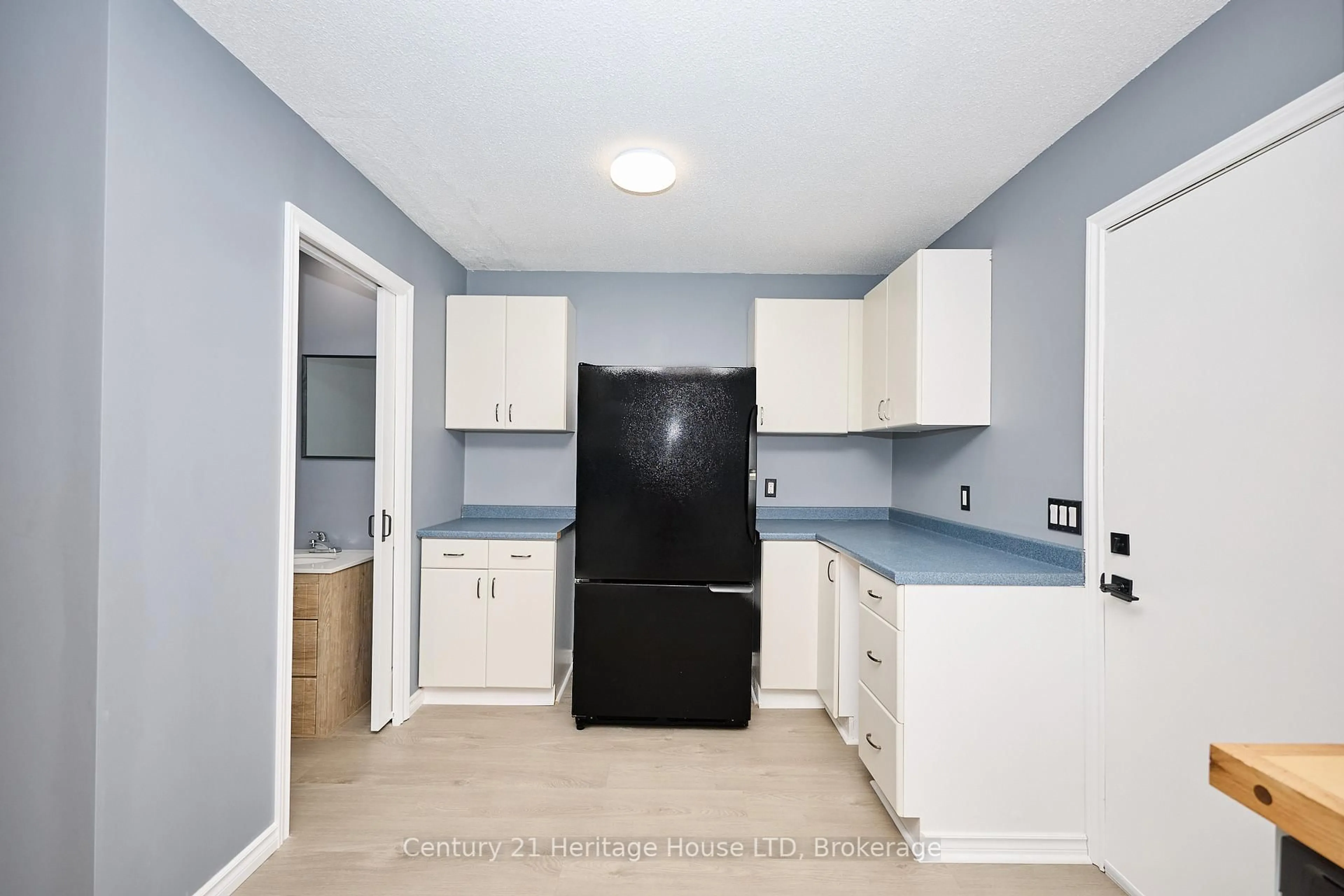 Standard kitchen, ceramic/tile floor for 36 Dodds Court Crt #36, Fort Erie Ontario L2A 5Z2