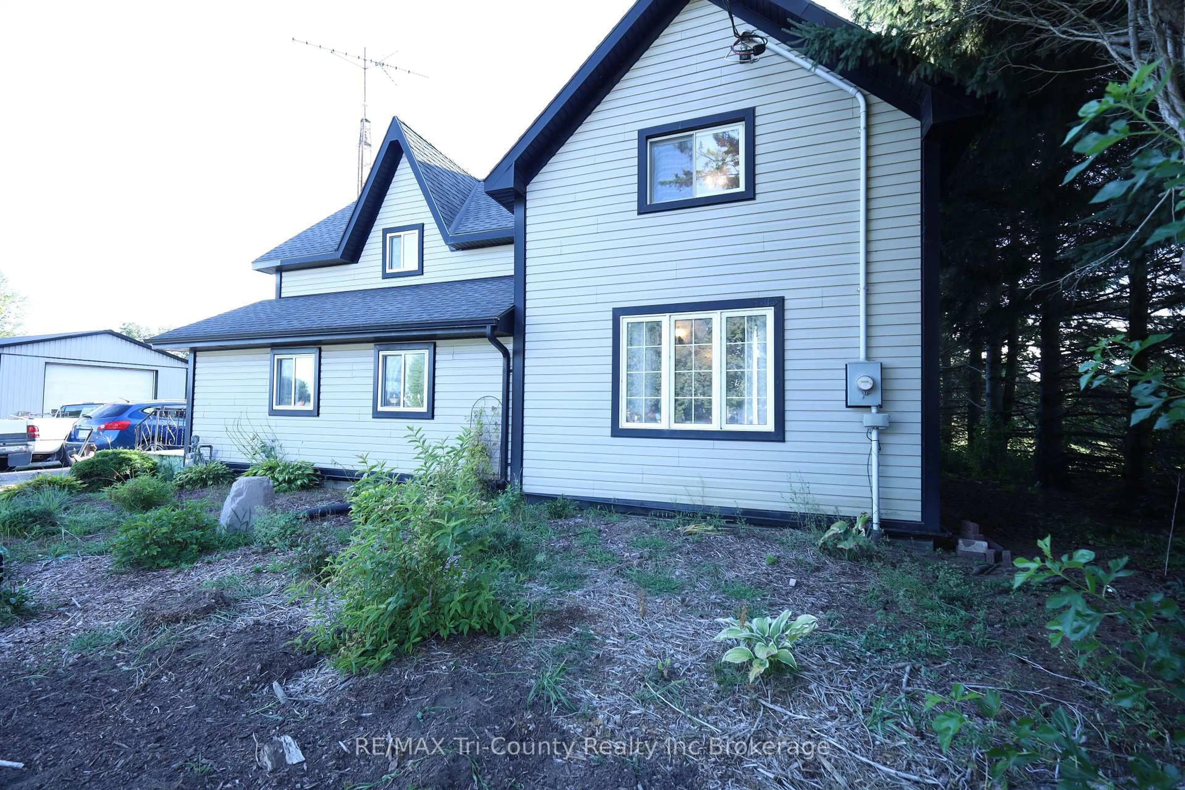 A pic from outside/outdoor area/front of a property/back of a property/a pic from drone, street for 853 Norfolk County 28 Rd, Norfolk Ontario N0E 1G0