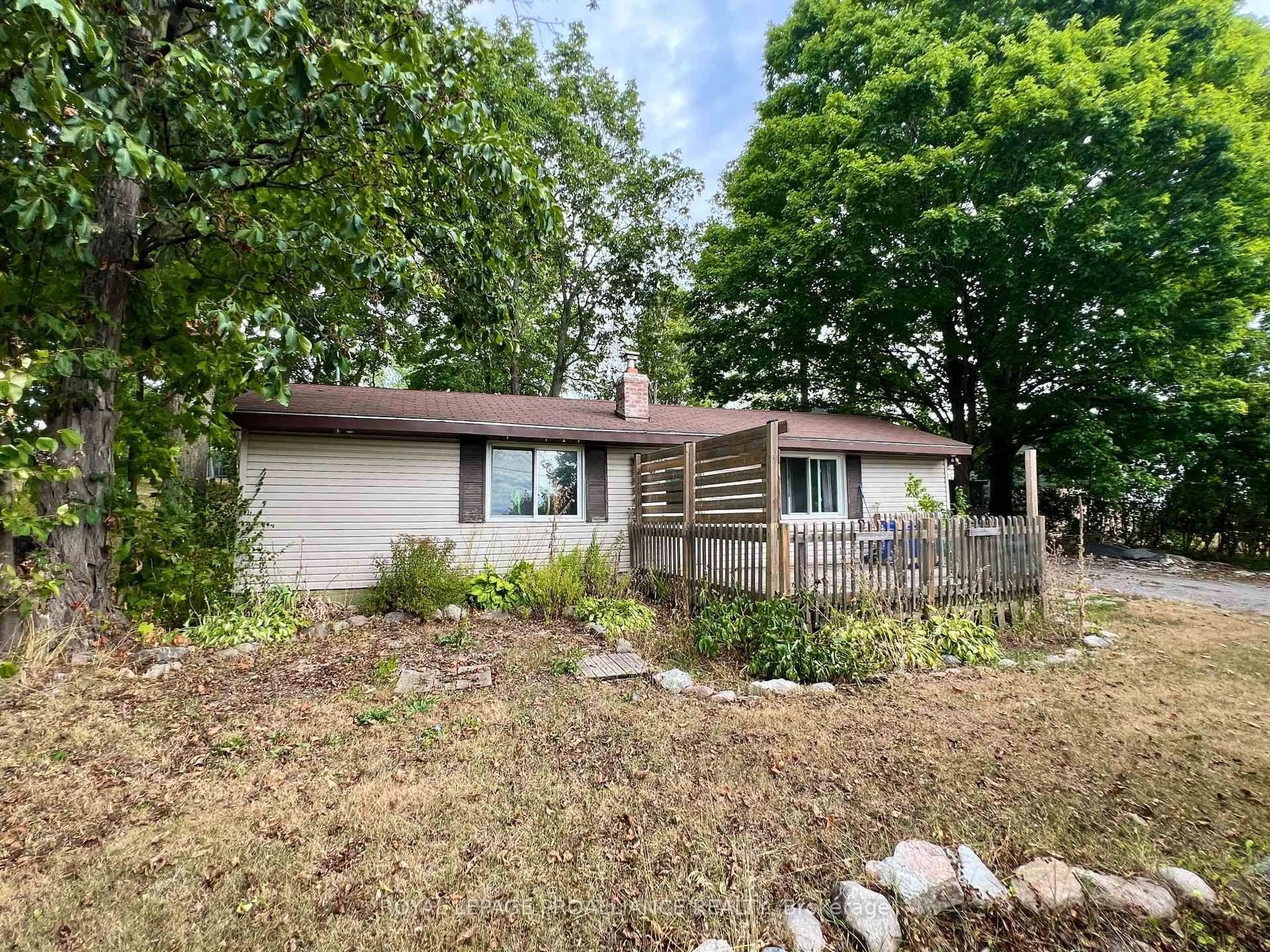 A pic from outside/outdoor area/front of a property/back of a property/a pic from drone, unknown for 2112 Hamilton Rd, Trenton Ontario K8V 5P8