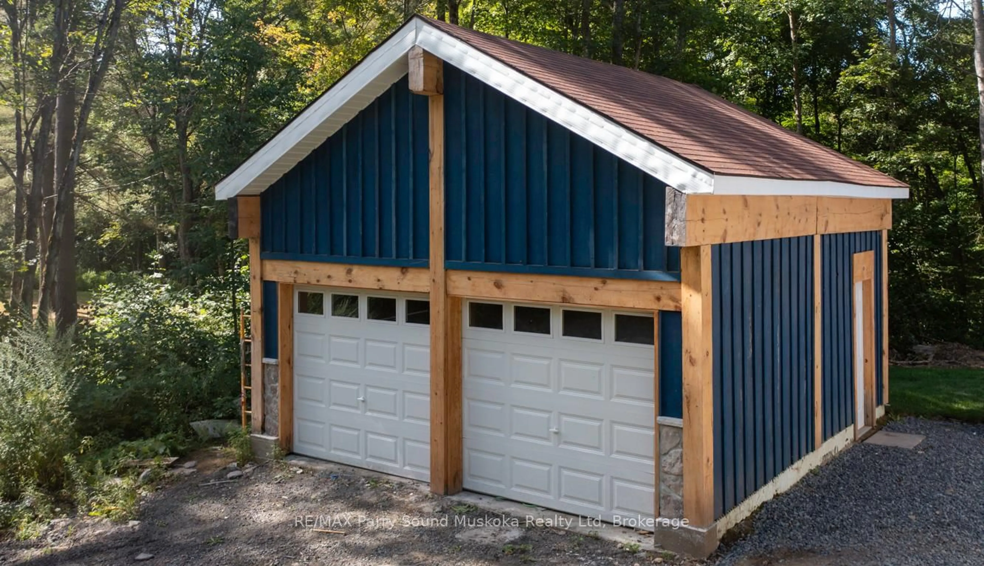 Indoor garage for 15 Rankin Lake Rd, Seguin Ontario P2A 0B2