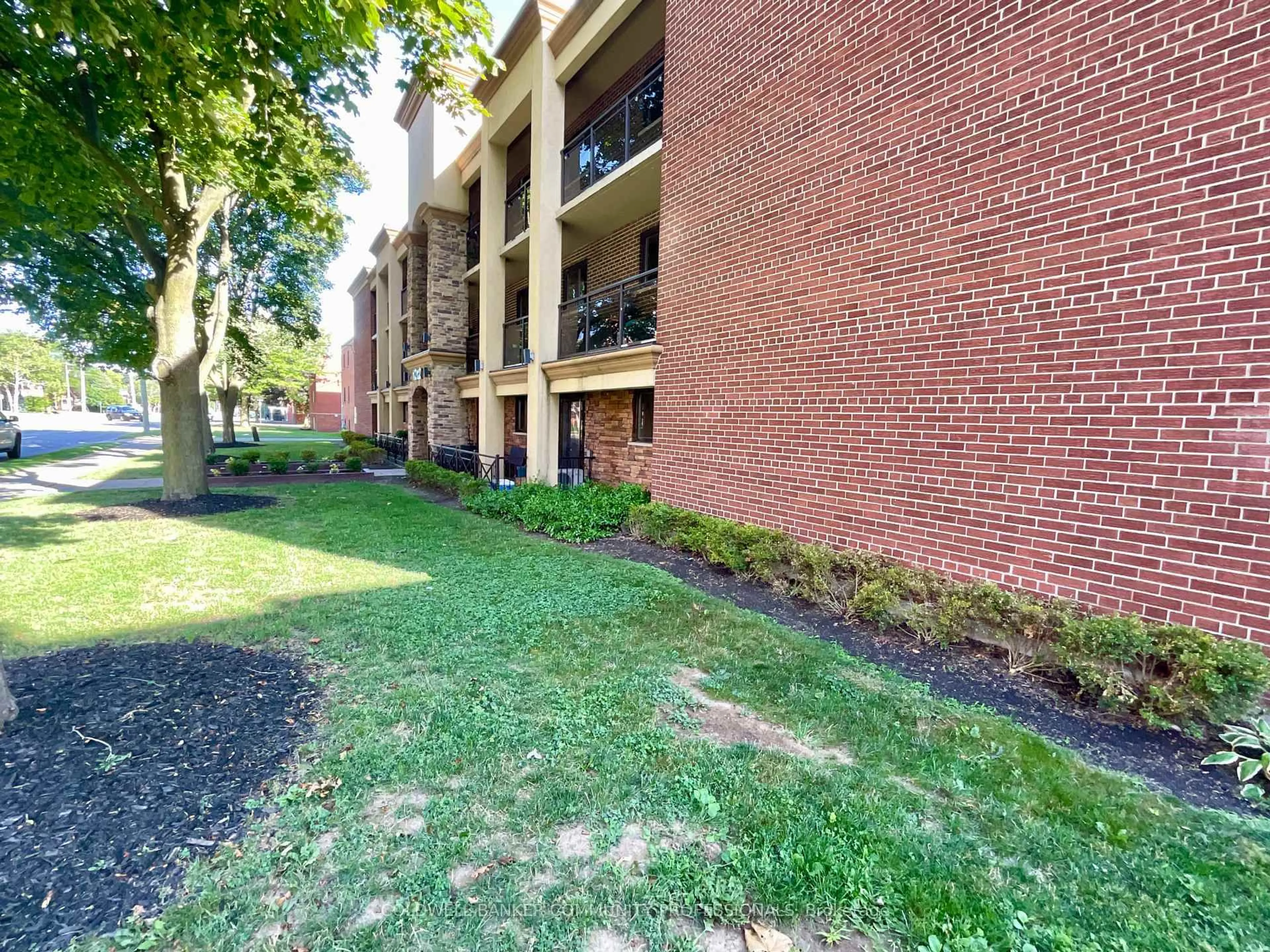 Patio, street for 1212 Fennell Ave #108, Hamilton Ontario L8T 1T2