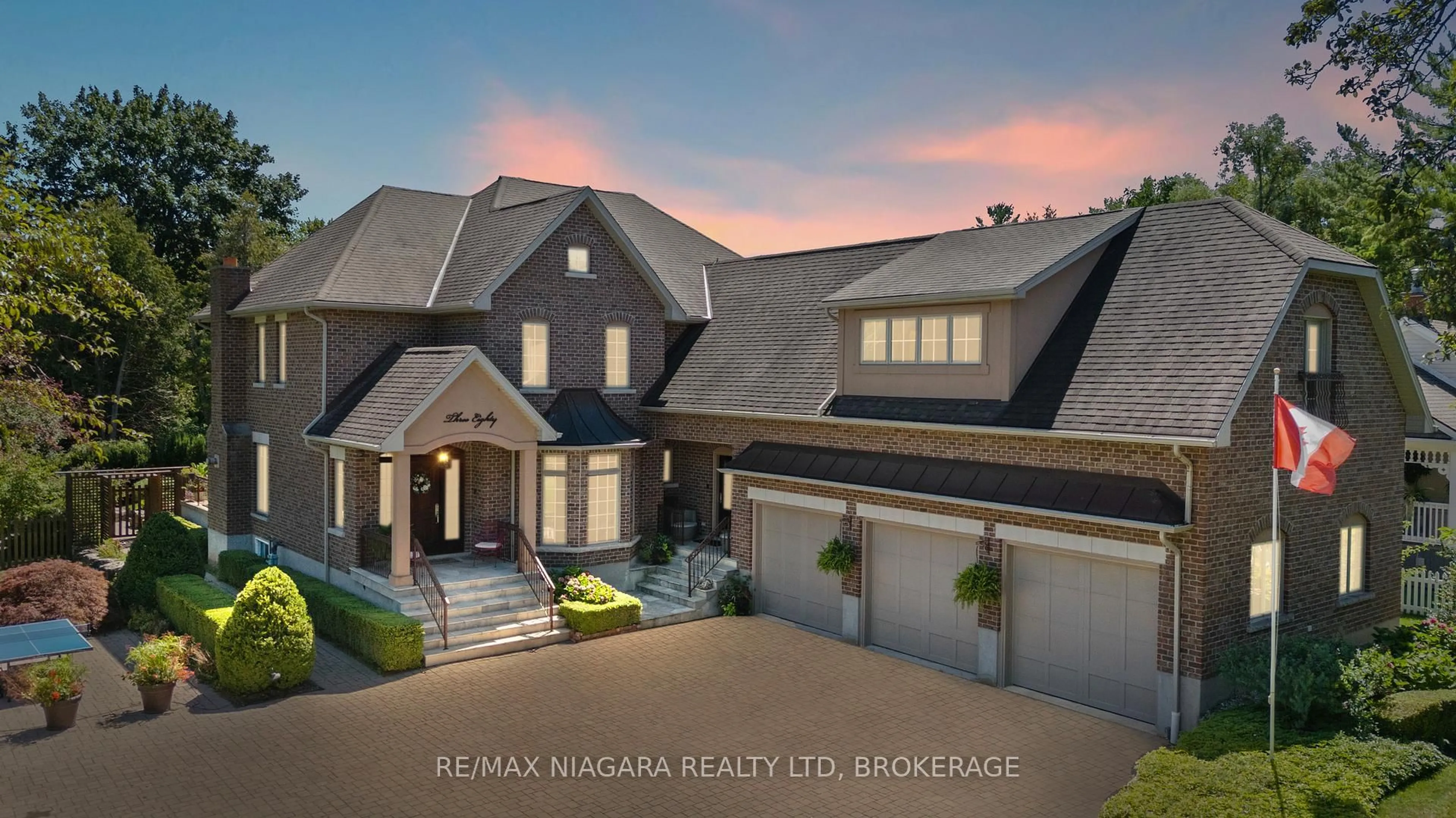 Home with brick exterior material, unknown for 380 NASSAU St, Niagara-on-the-Lake Ontario L0S 1J0