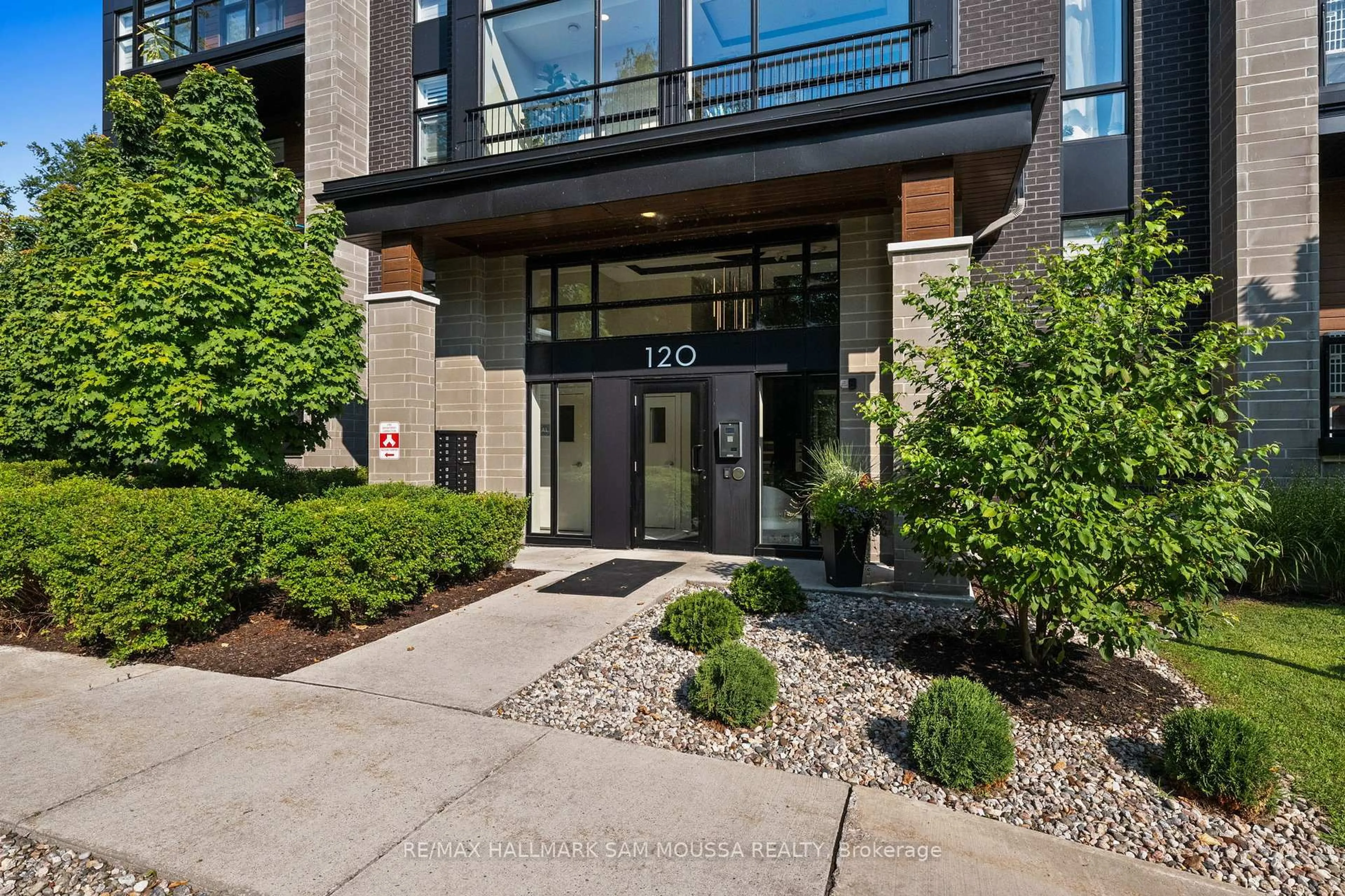 Indoor foyer for 120 Cortile Private #101, Ottawa Ontario K1V 2S8