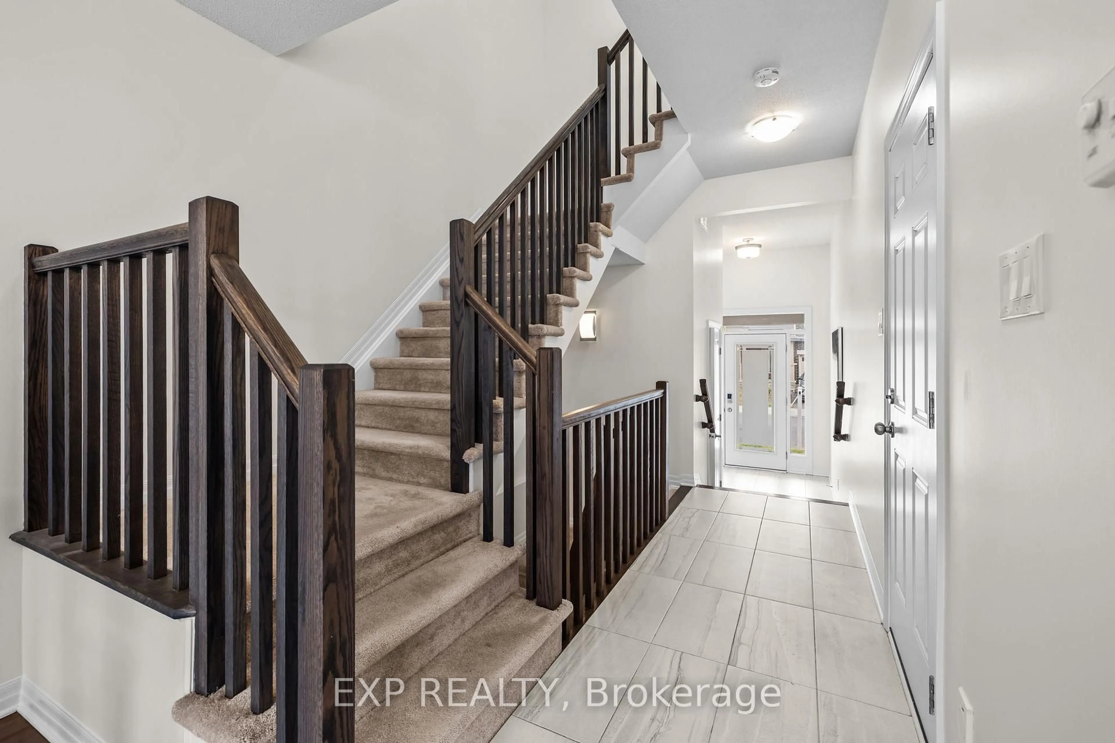 Indoor entryway for 157 Overberg Way, Ottawa Ontario K2S 0V8