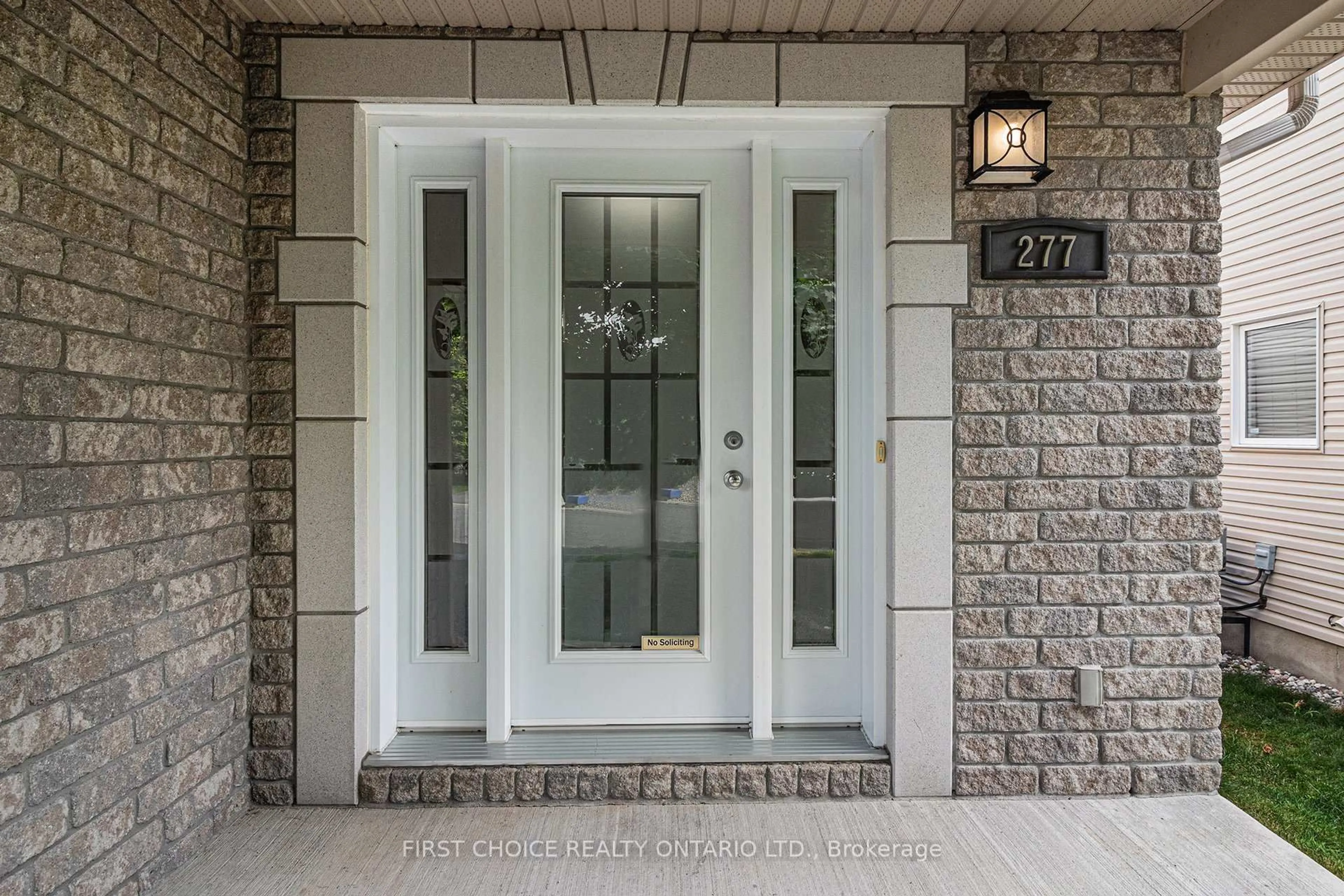 Indoor entryway for 277 Mica Cres, Clarence-Rockland Ontario K4K 0E9