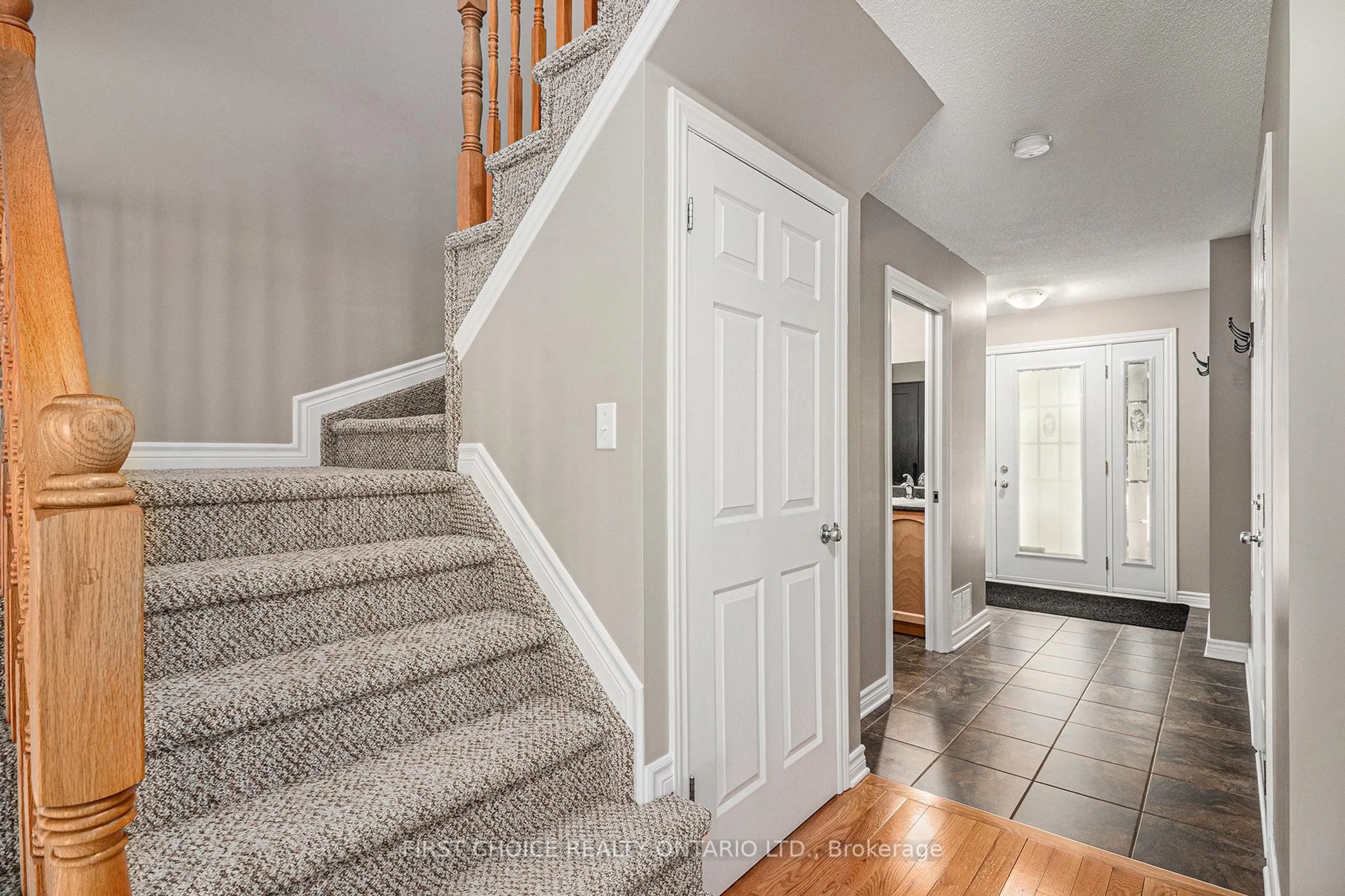 Indoor entryway for 277 Mica Cres, Clarence-Rockland Ontario K4K 0E9