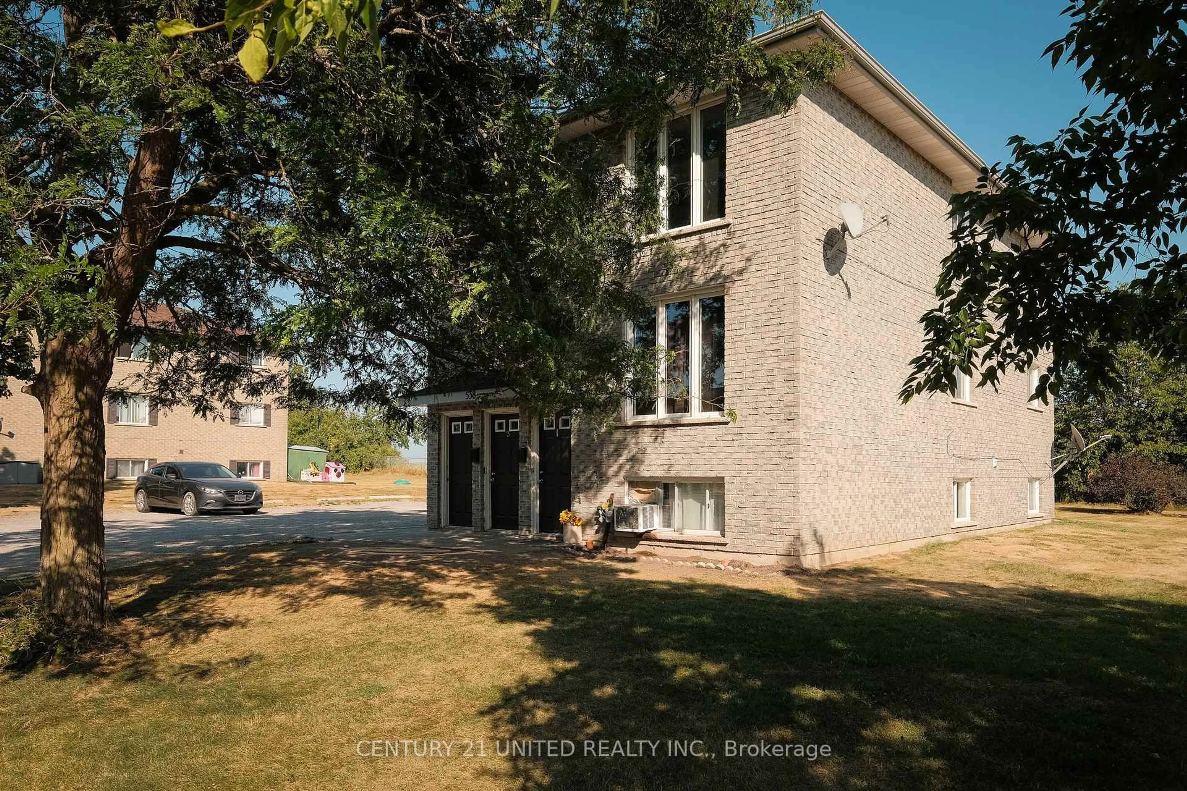 A pic from outside/outdoor area/front of a property/back of a property/a pic from drone, building for 538 Crystal Dr, Peterborough South Ontario K9J 8H1