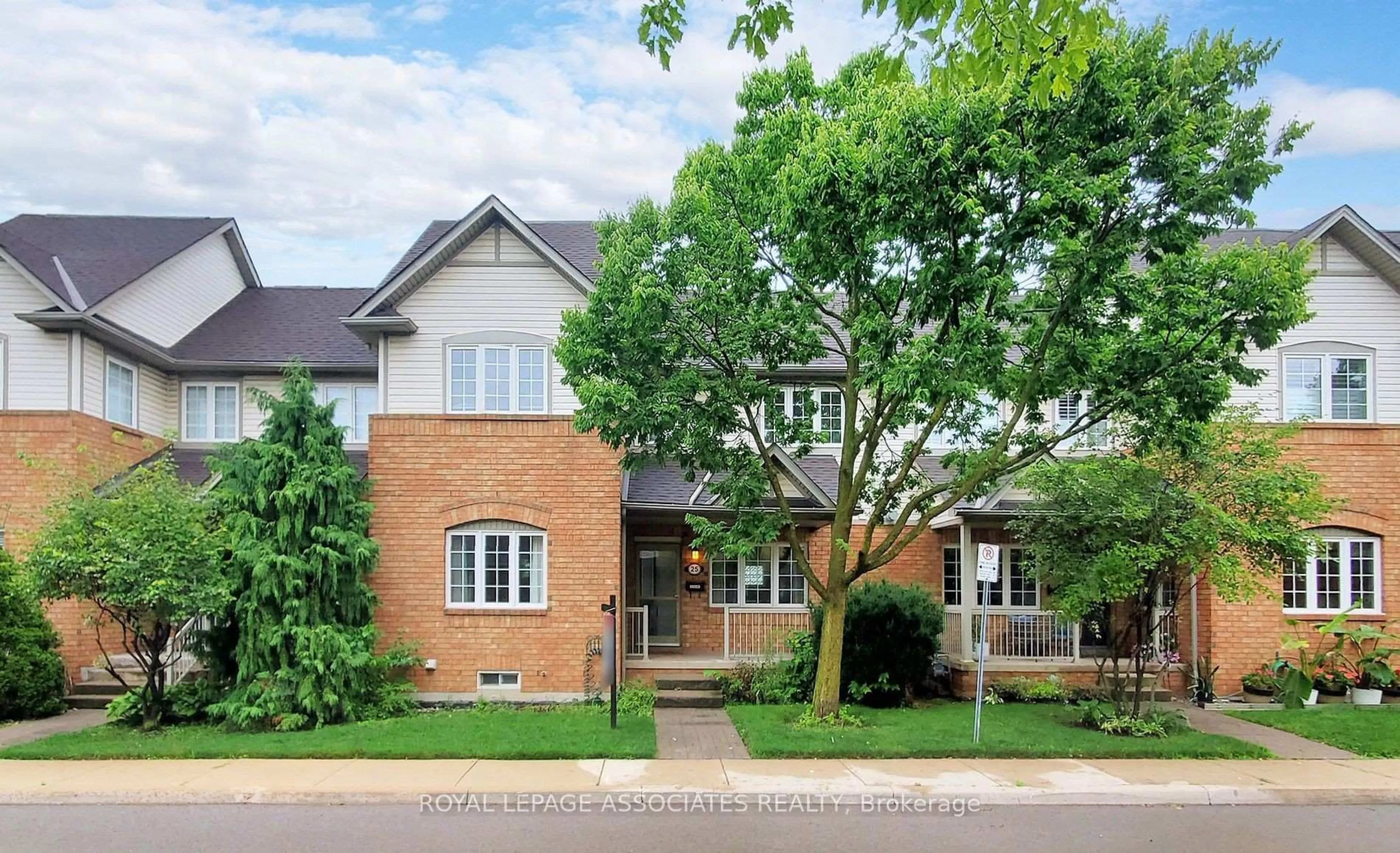 Home with brick exterior material, street for 100 Beddoe Dr #25, Hamilton Ontario L8P 4Z2