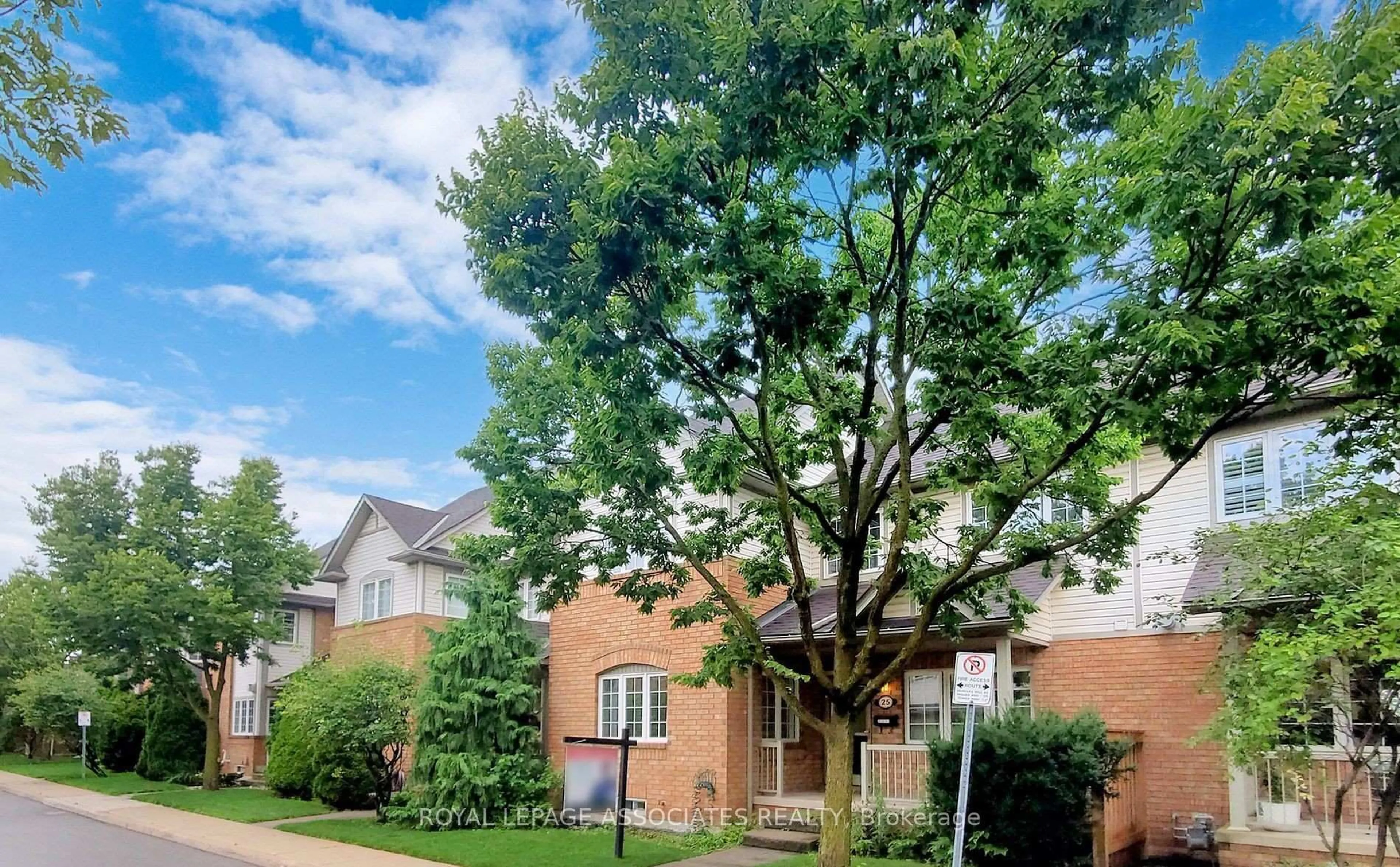 Home with brick exterior material, street for 100 Beddoe Dr #25, Hamilton Ontario L8P 4Z2