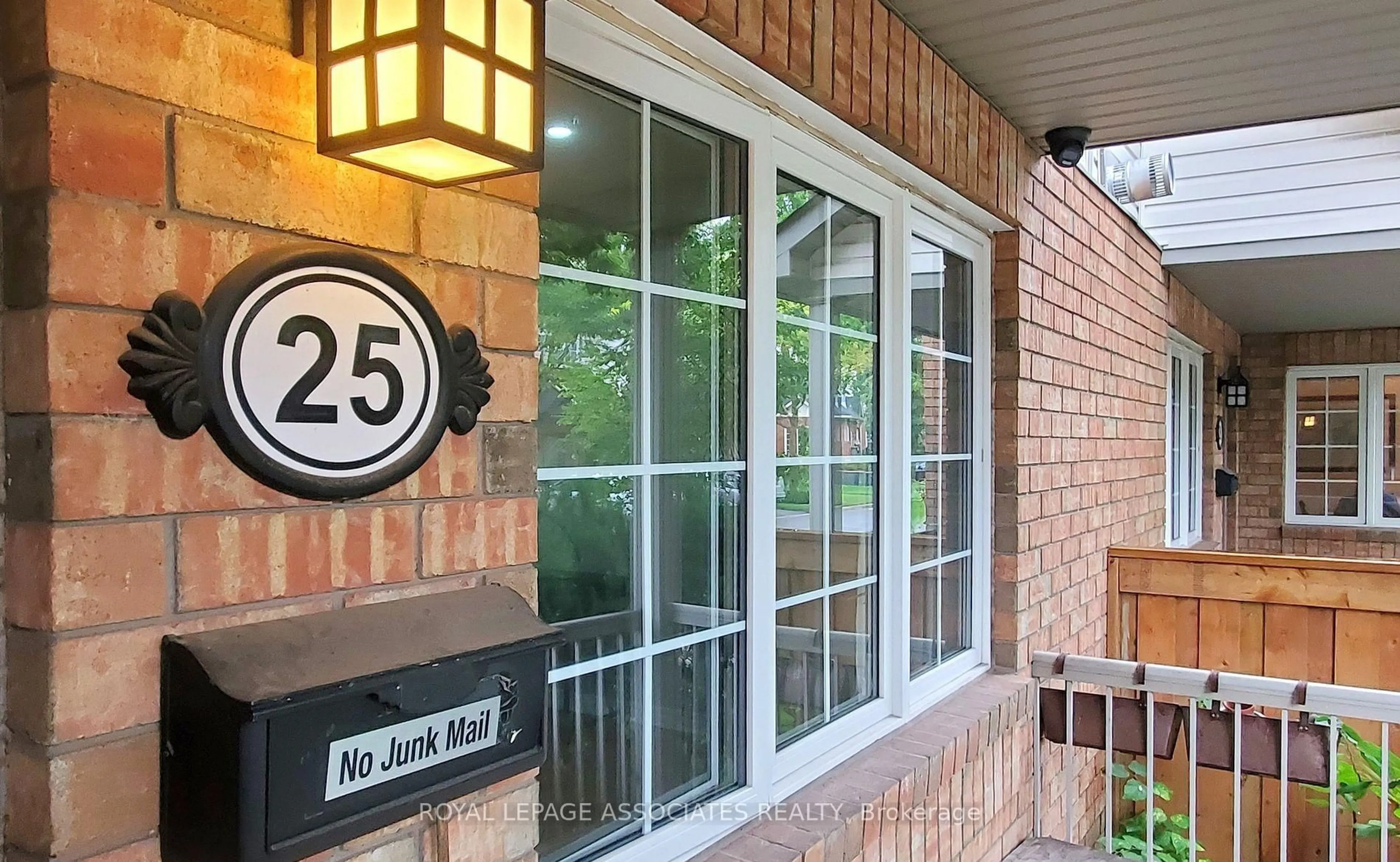 Unknown for 100 Beddoe Dr #25, Hamilton Ontario L8P 4Z2
