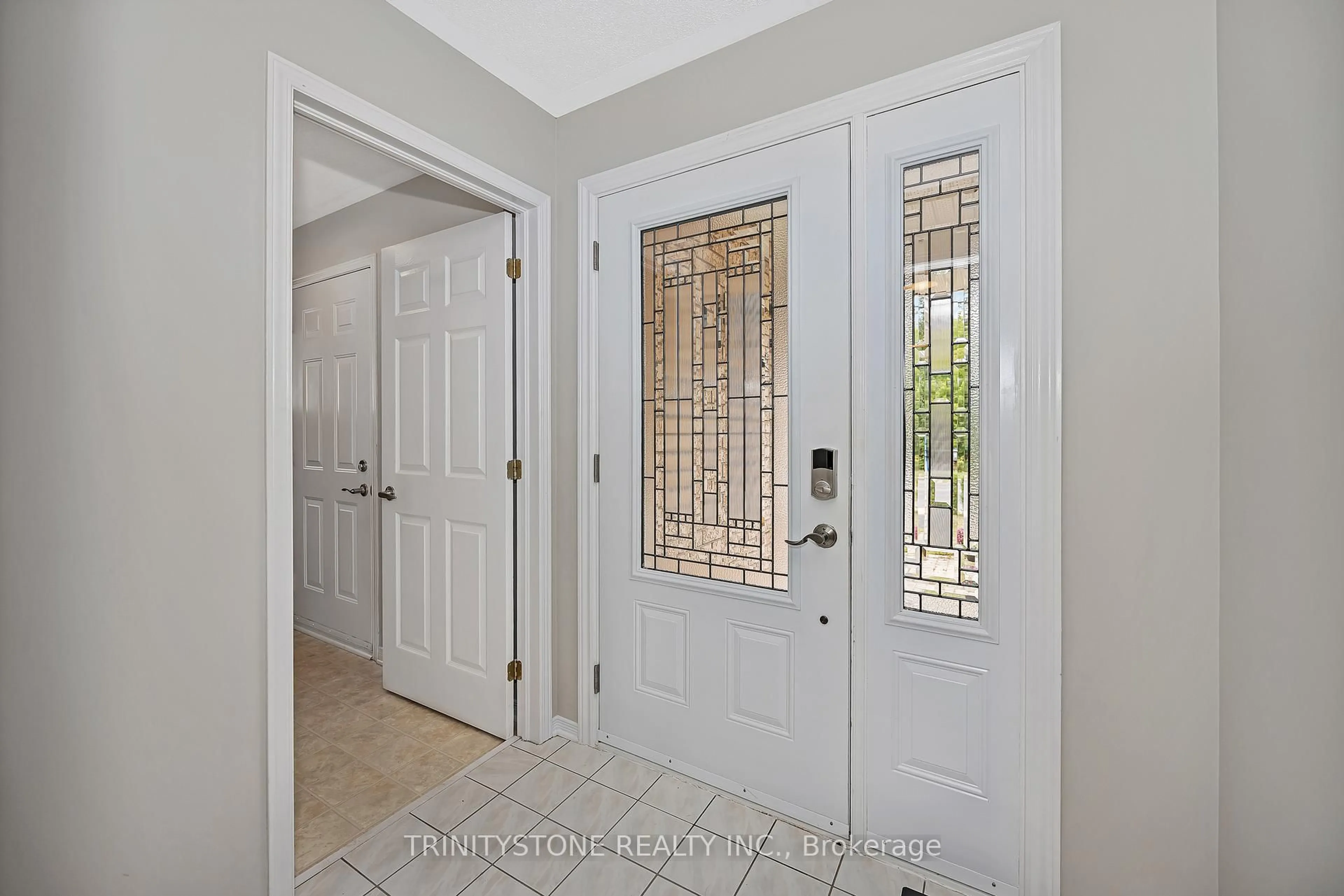 Indoor entryway for 6127 Abbott St, Ottawa Ontario K2S 1V5