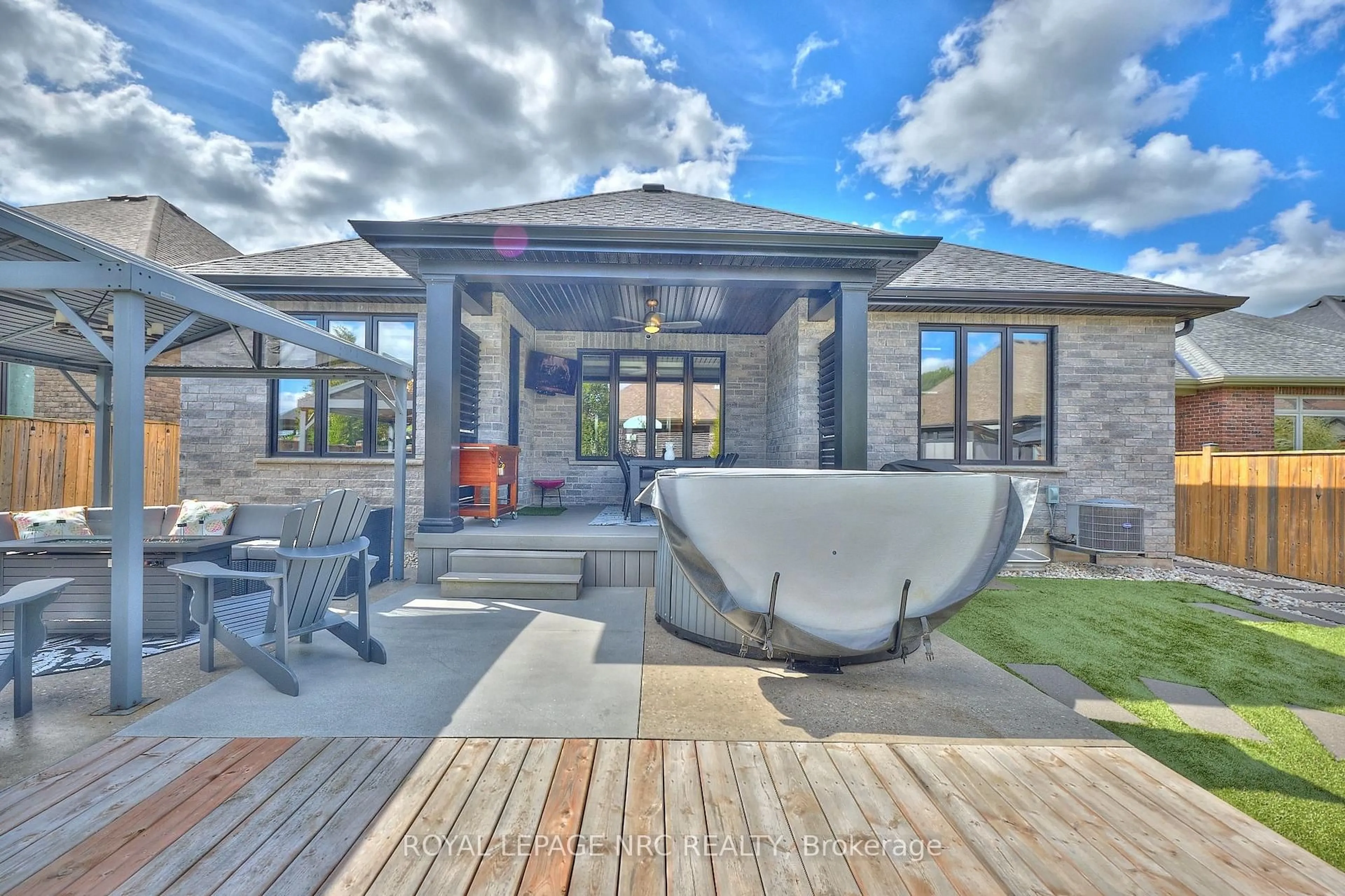 Patio, unknown for 60 Rosewood Cres, Pelham Ontario L0S 1E6