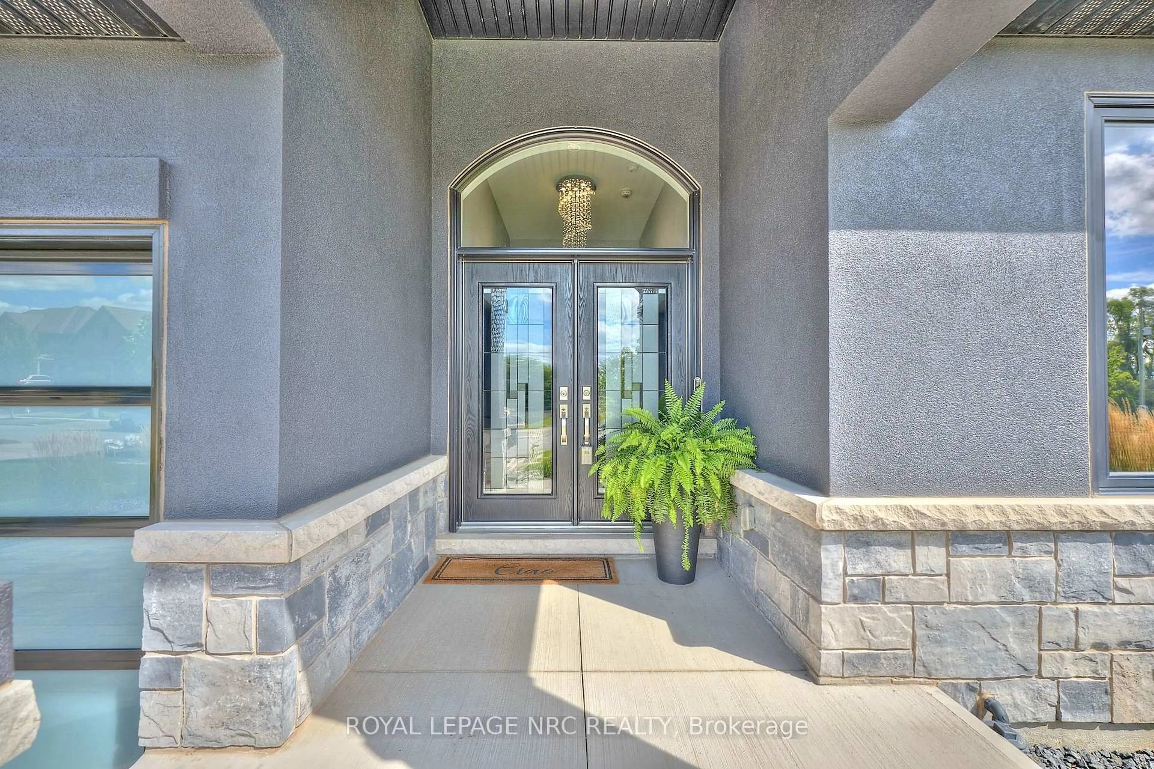 Indoor entryway for 60 Rosewood Cres, Pelham Ontario L0S 1E6
