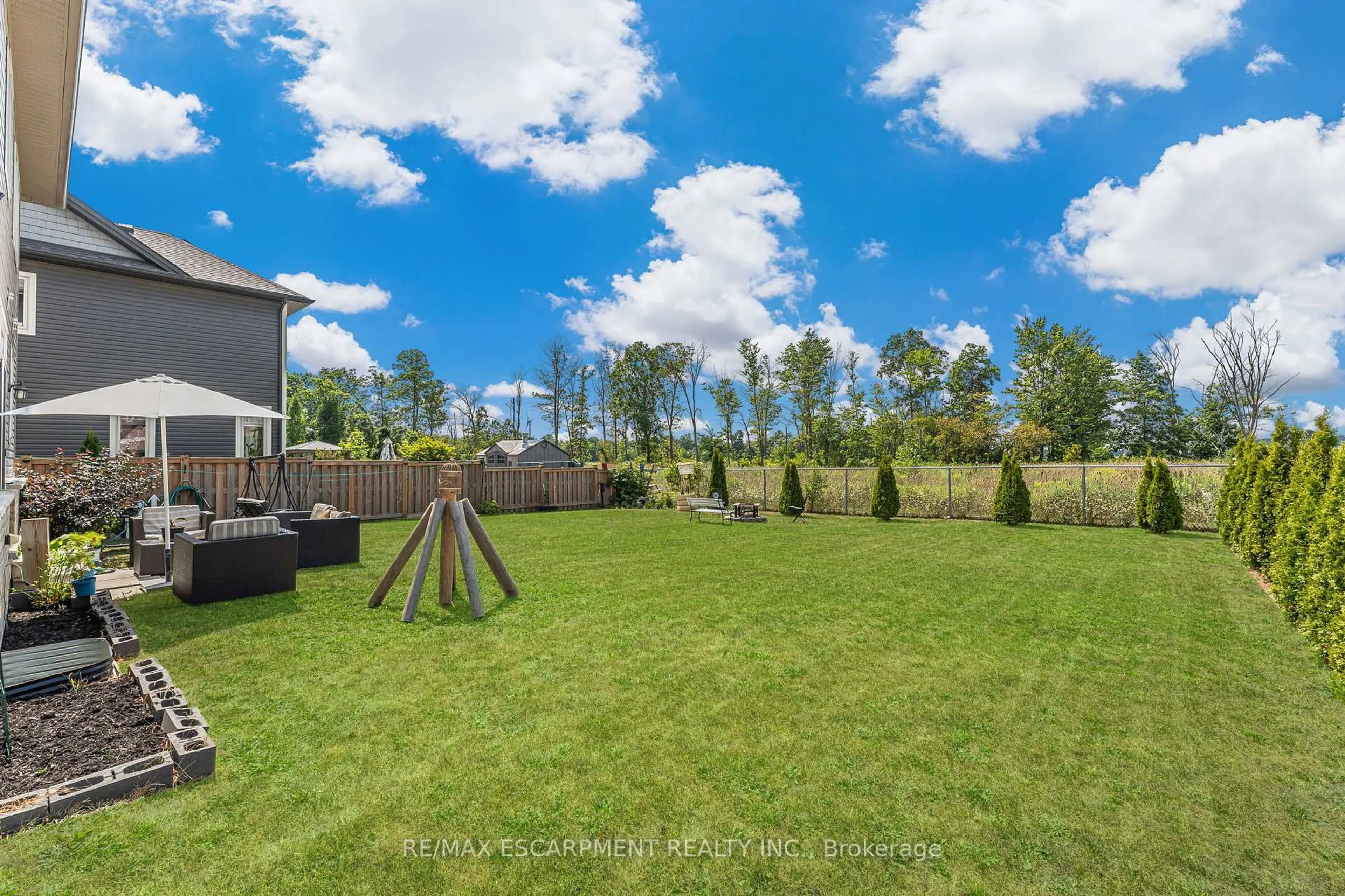 Patio, unknown for 10 Harvest Gate, West Lincoln Ontario L0R 2A0