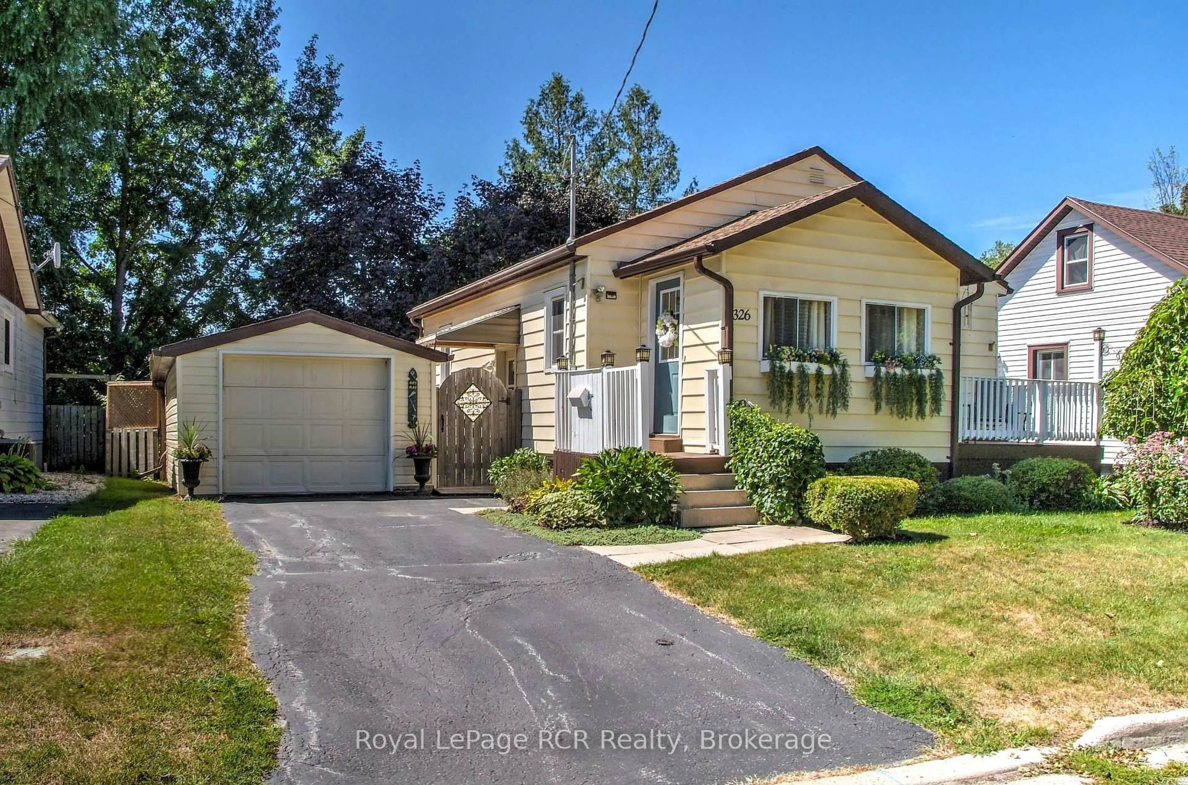 Home with vinyl exterior material, street for 326 12th Ave, Hanover Ontario N4N 2T2