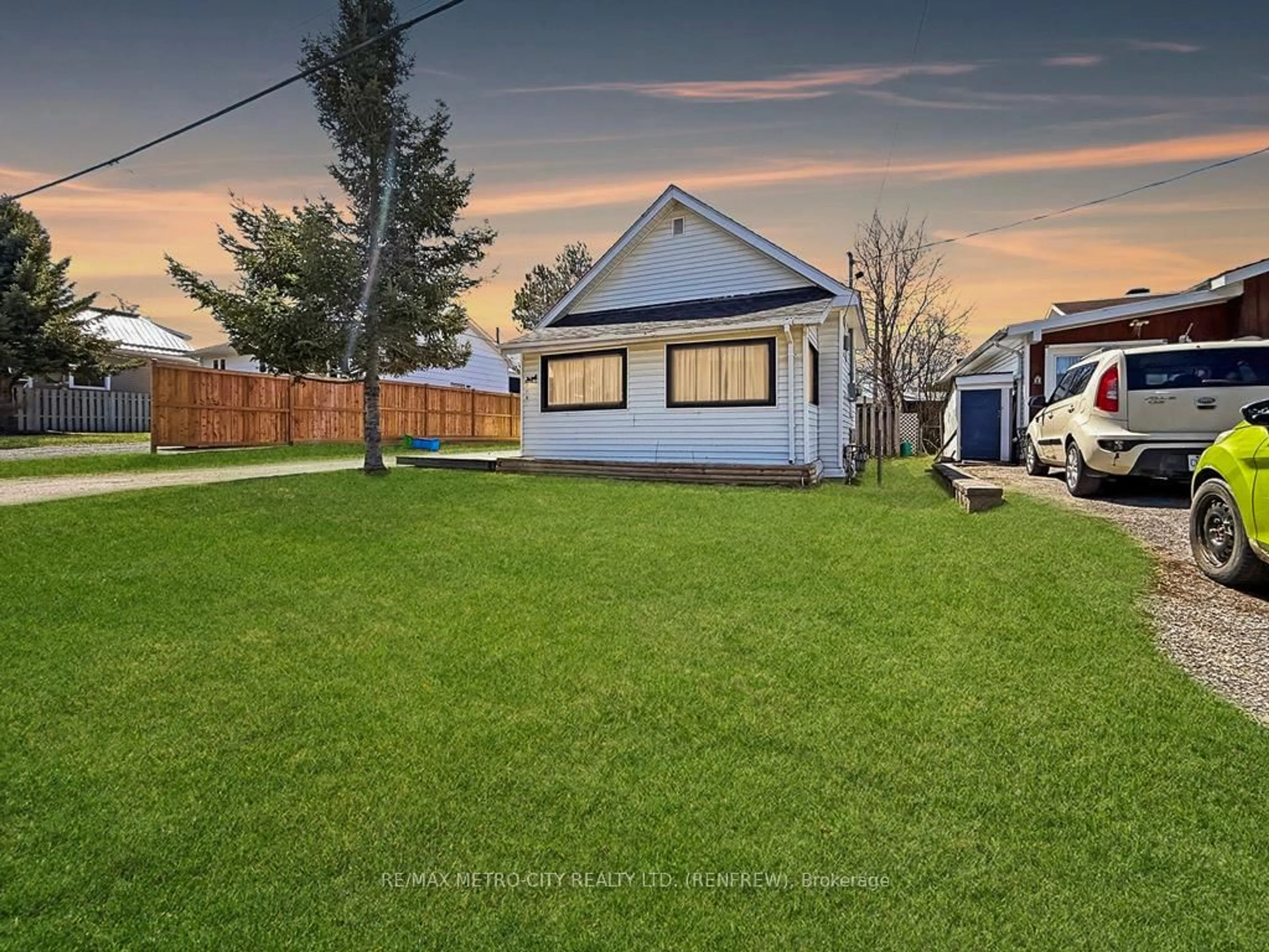 A pic from outside/outdoor area/front of a property/back of a property/a pic from drone, street for 778 Seventh St, Renfrew Ontario K7V 1B7